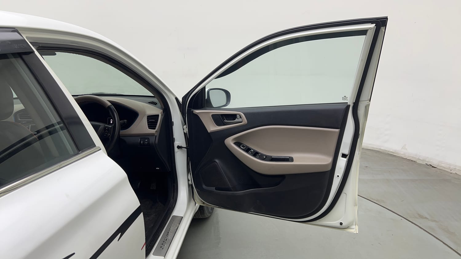 Used 2015 Hyundai Elite i20 Asta 1.2 Petrol Manual interior RIGHT FRONT DOOR OPEN VIEW