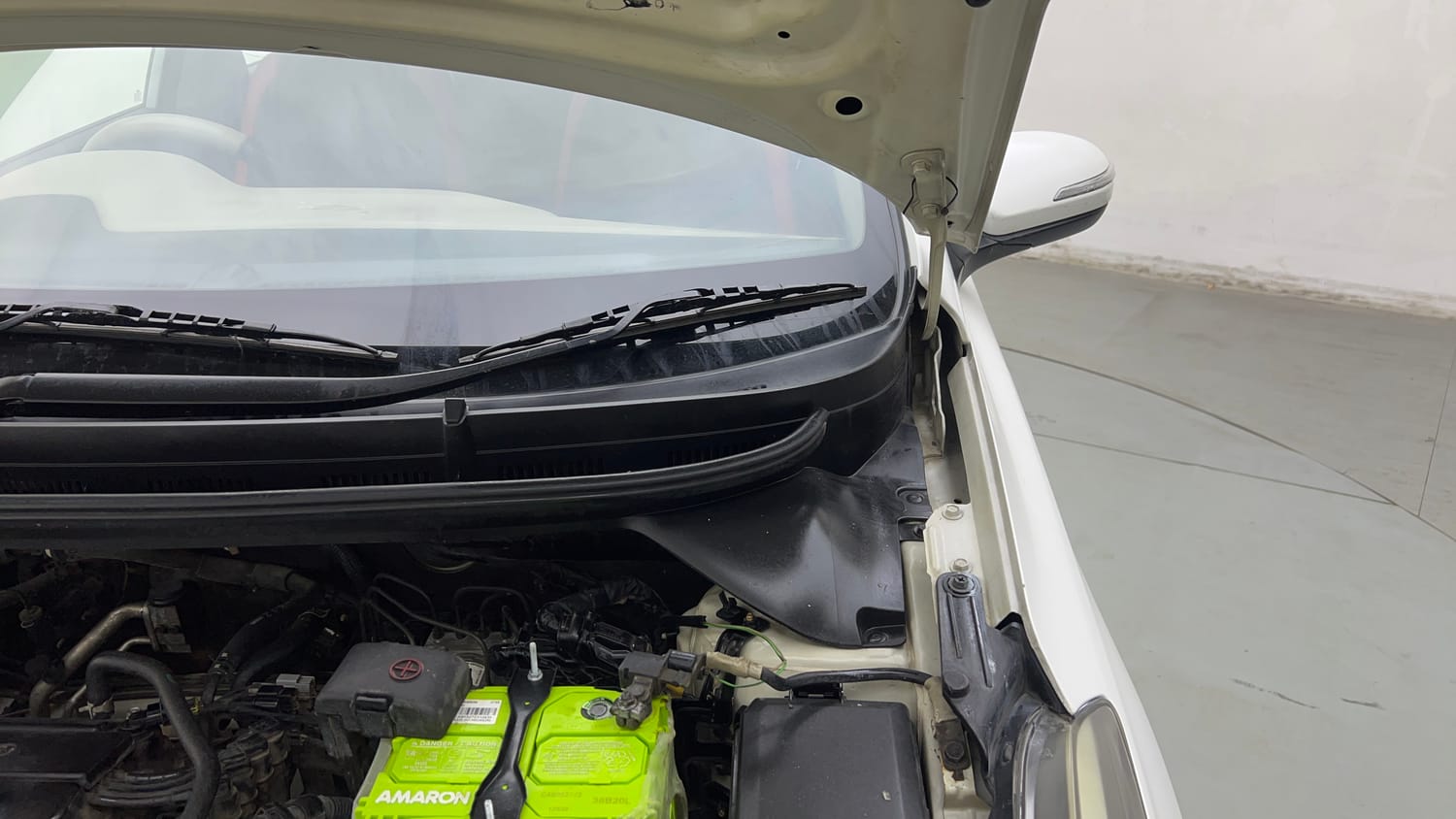 Used 2015 Hyundai Elite i20 Asta 1.2 Petrol Manual engine ENGINE LEFT SIDE HINGE & APRON VIEW