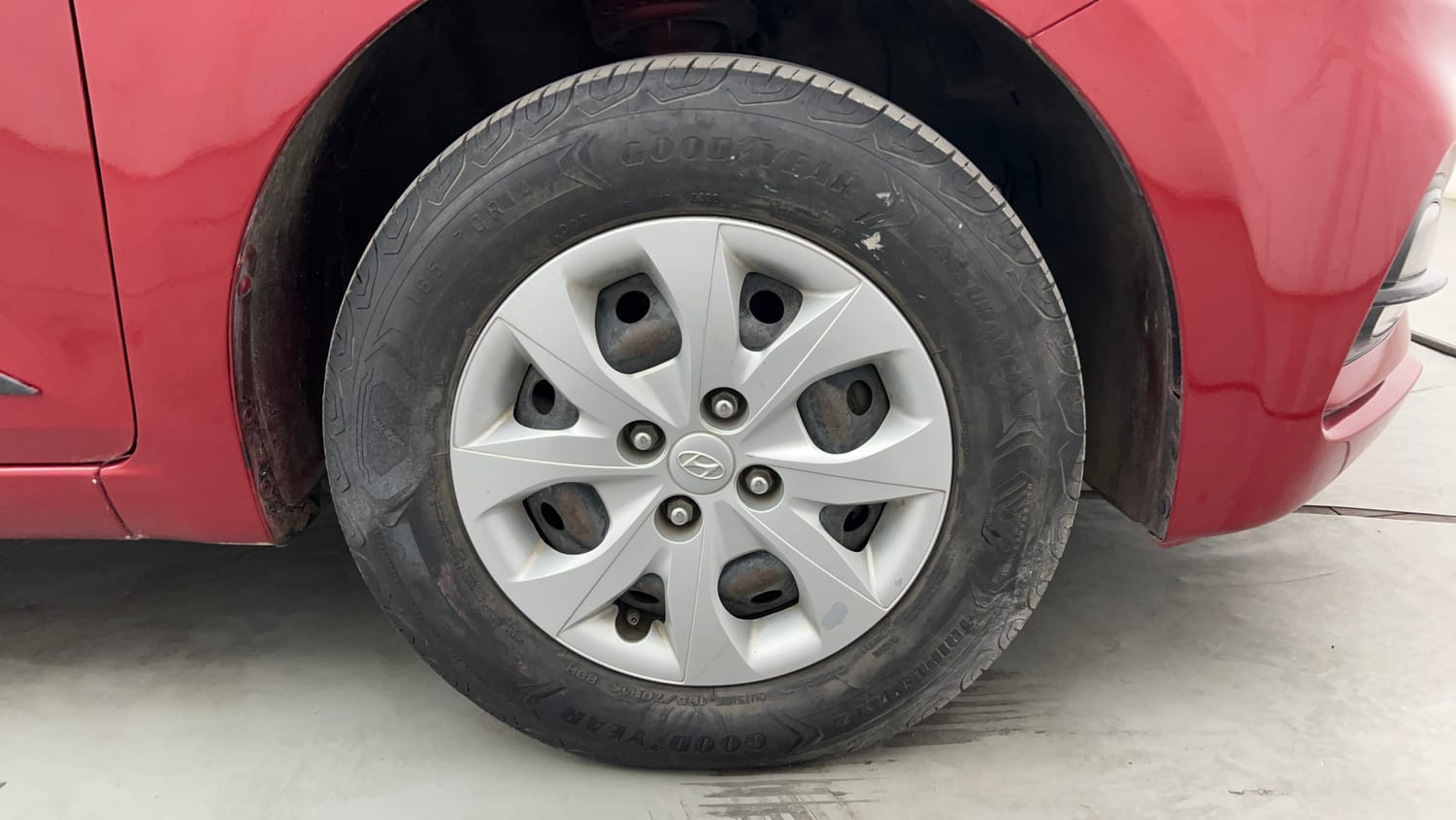 Used 2018 Hyundai Elite i20 Sportz 1.2 Petrol Manual tyres RIGHT FRONT TYRE RIM VIEW