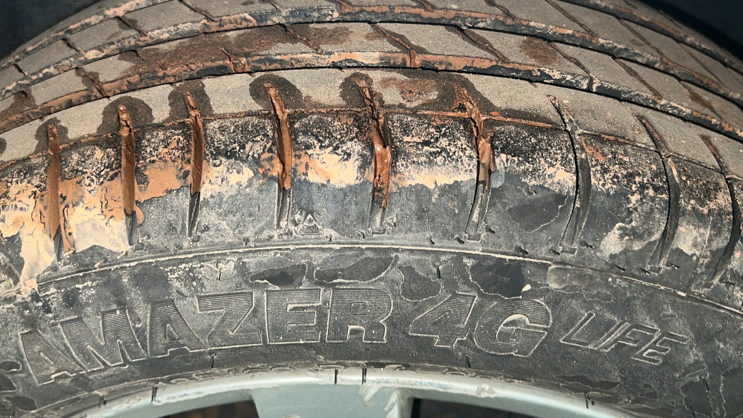 Used 2014 Volkswagen Polo Trendline 1.2L (P) Petrol Manual tyres RIGHT REAR TYRE TREAD VIEW