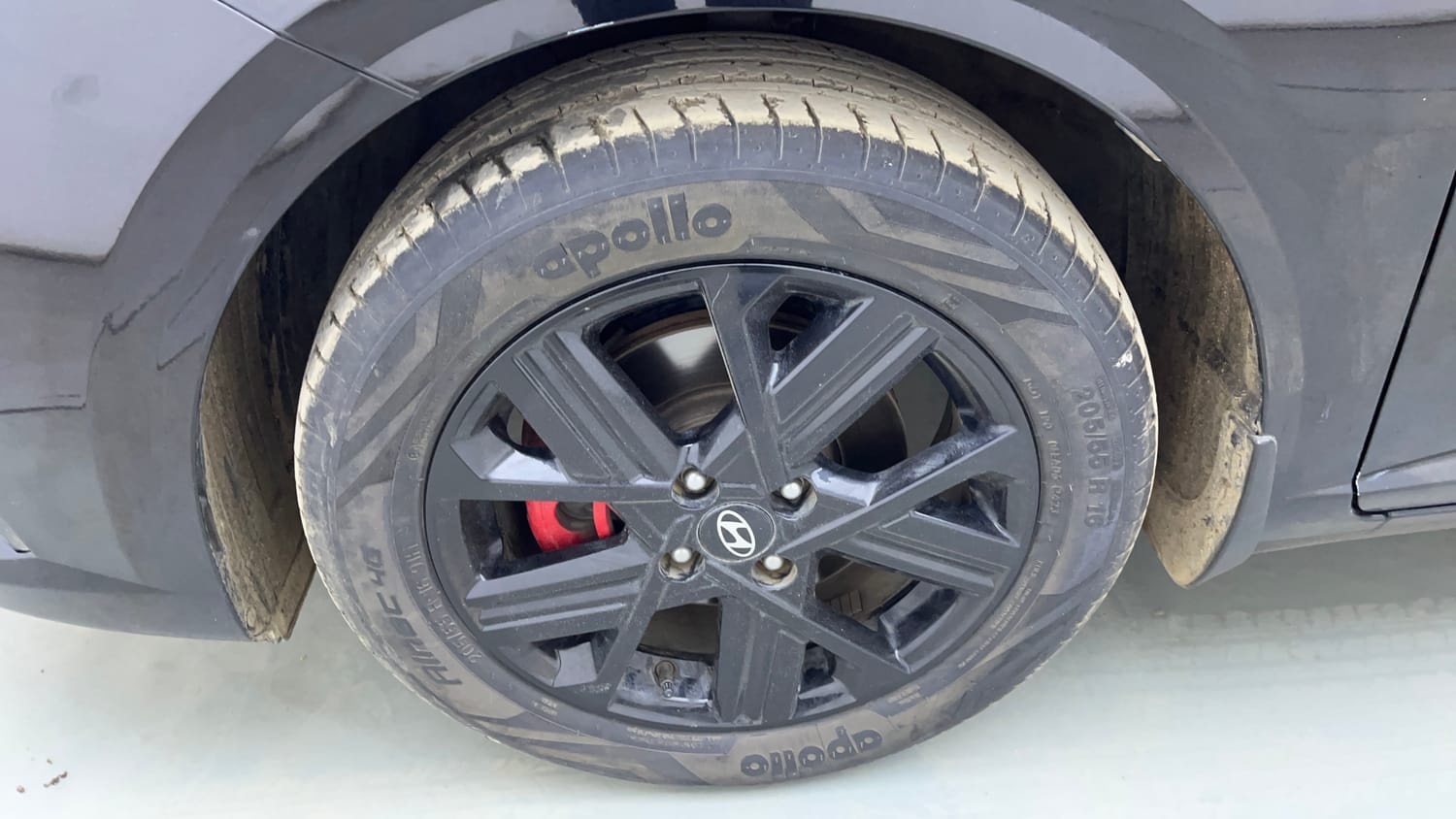 Used 2024 Hyundai Verna SX (O) 1.5 Turbo Petrol DCT Petrol Automatic tyres LEFT FRONT TYRE RIM VIEW