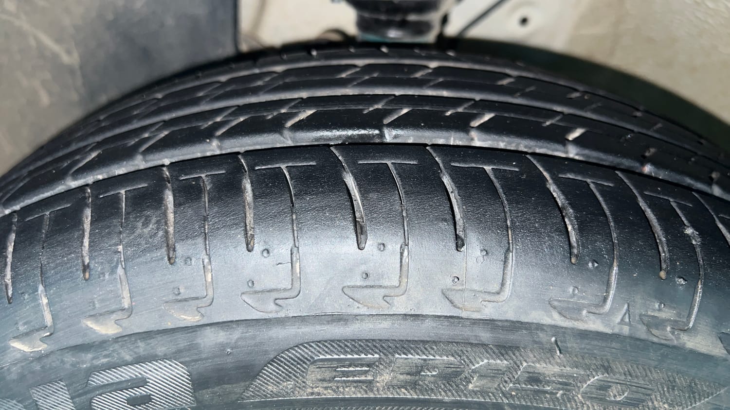 Used 2025 Maruti Suzuki Ignis Alpha 1.2 AMT Petrol Automatic tyres LEFT FRONT TYRE TREAD VIEW
