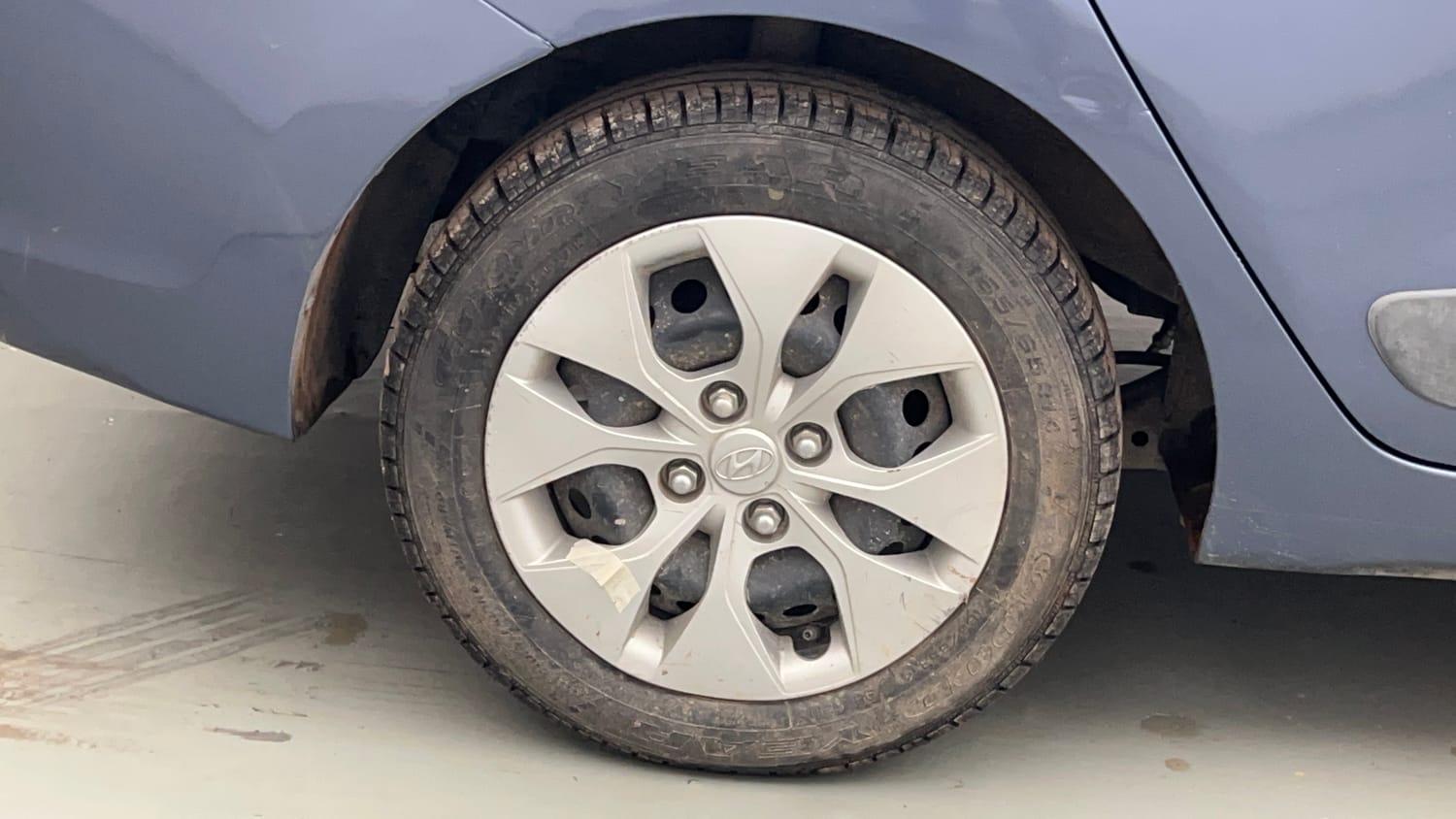 Used 2015 Hyundai Xcent S 1.2 Petrol Manual tyres RIGHT REAR TYRE RIM VIEW
