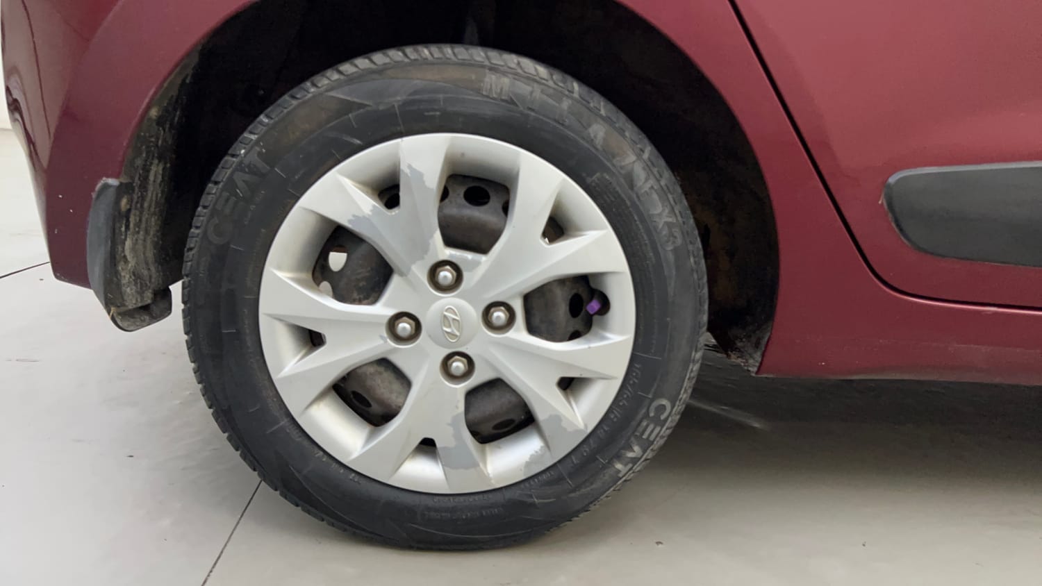 Used 2016 Hyundai Grand i10 Sportz 1.2 Kappa VTVT Petrol Manual tyres RIGHT REAR TYRE RIM VIEW
