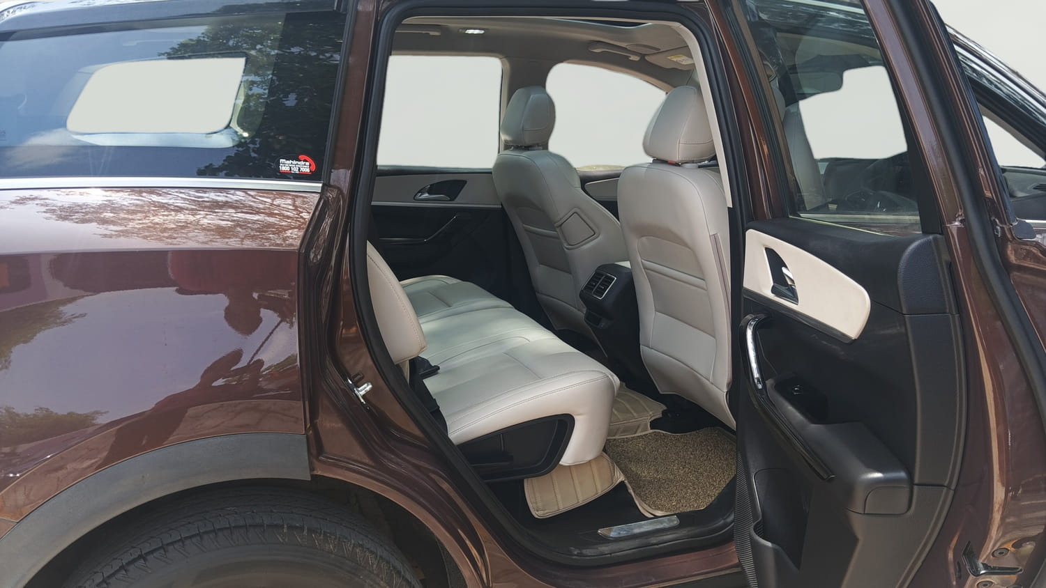 Used 2025 Mahindra XUV700 AX7 Luxury Pack Petrol AT 7 STR Petrol Automatic interior RIGHT SIDE REAR DOOR CABIN VIEW