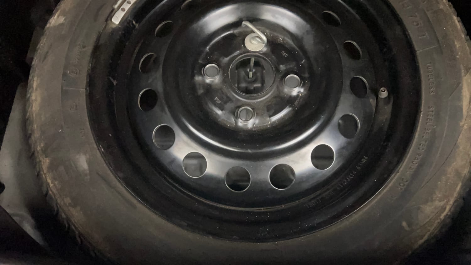 Used 2018 Maruti Suzuki Wagon R 1.0 VXI AMT (O) Petrol Automatic tyres SPARE TYRE VIEW