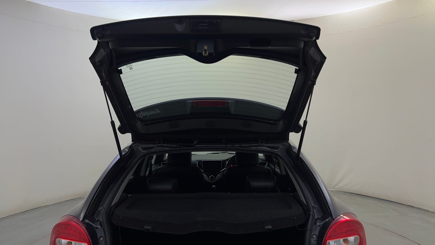Used 2018 Maruti Suzuki Baleno Alpha 1.2 Petrol Manual interior DICKY DOOR OPEN VIEW