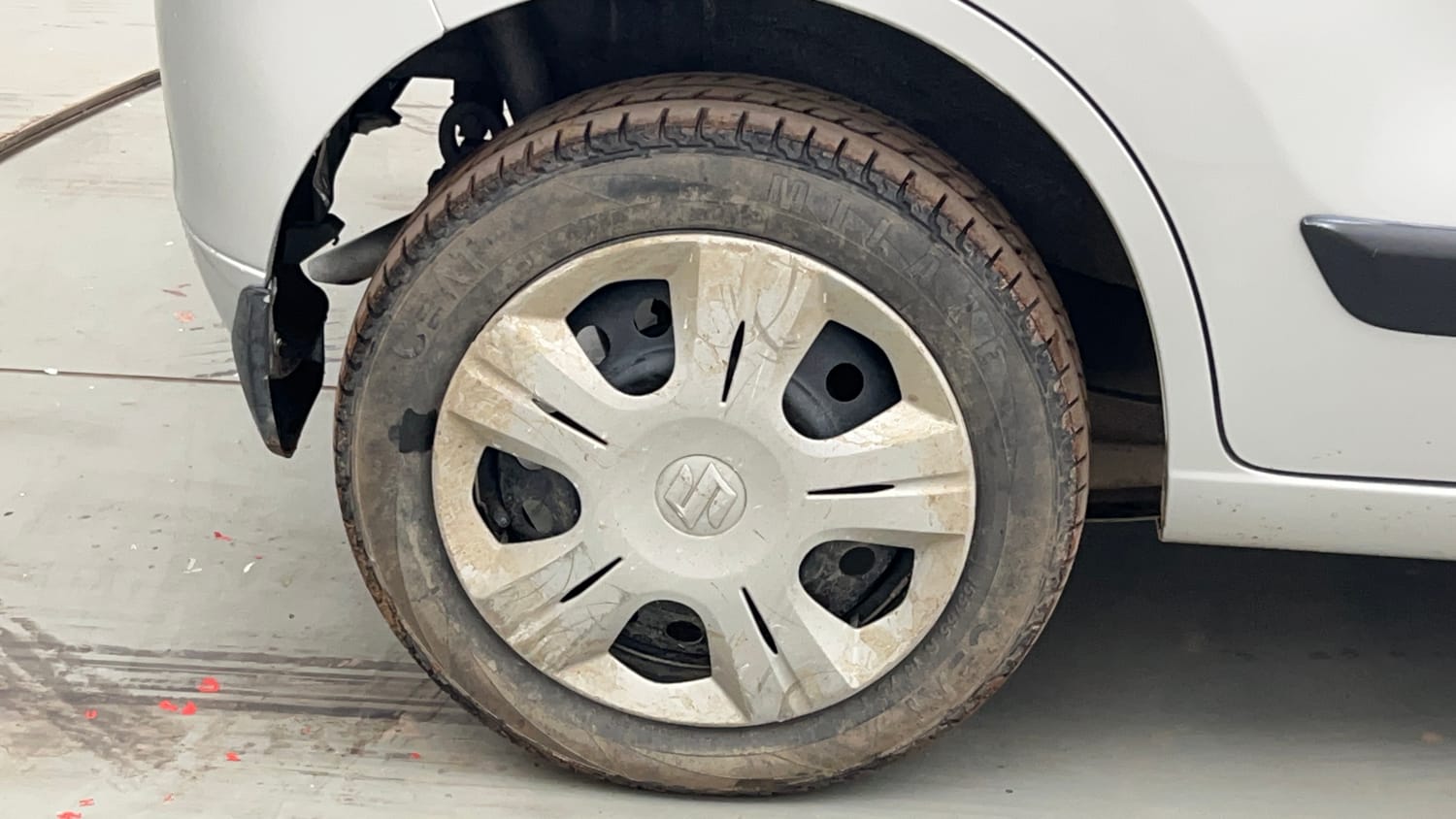 Used 2018 Maruti Suzuki Wagon R 1.0 VXI AMT (O) Petrol Automatic tyres RIGHT REAR TYRE RIM VIEW