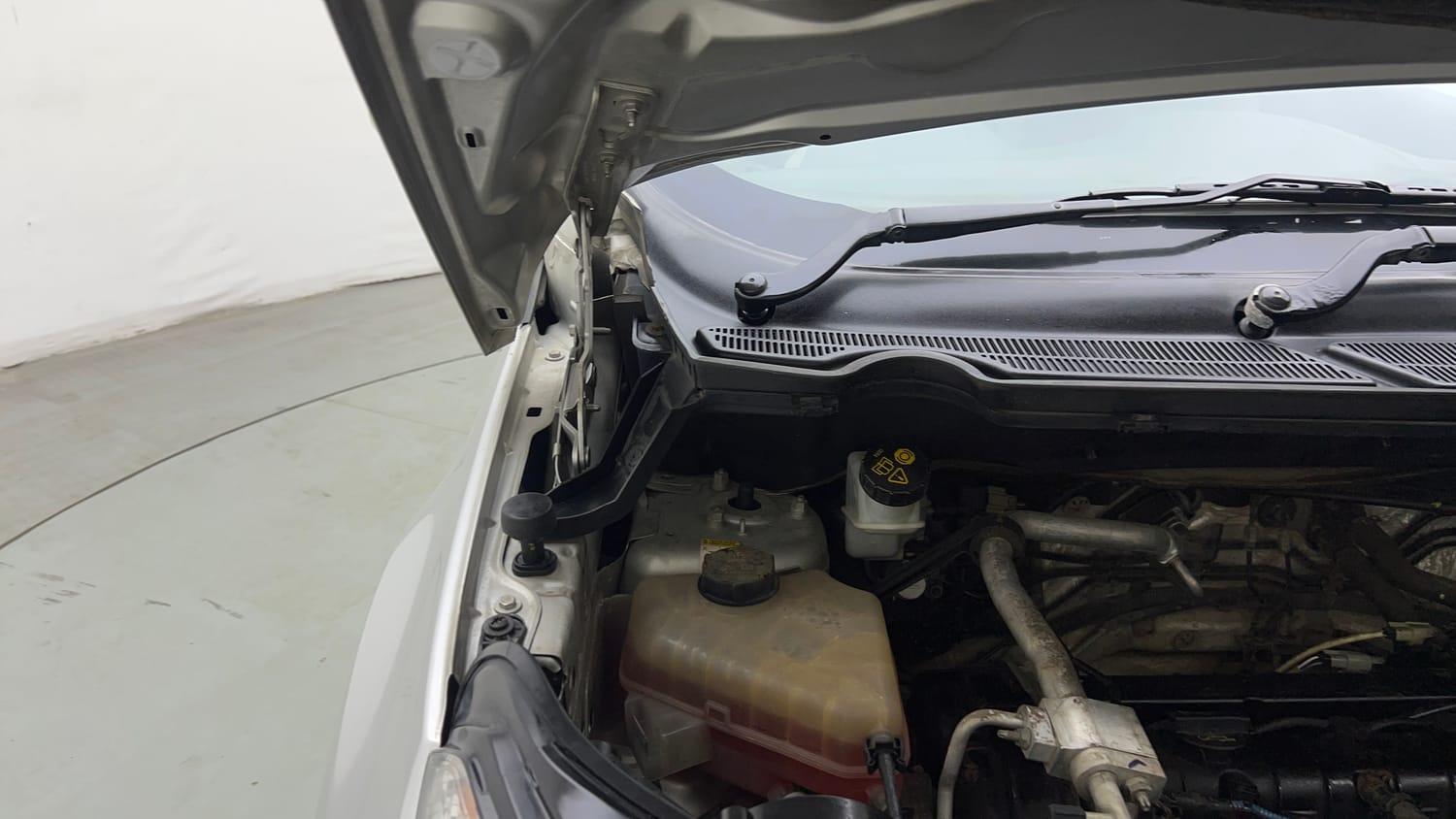 Used 2016 Ford EcoSport Titanium 1.5L Ti-VCT AT Petrol Automatic engine ENGINE RIGHT SIDE HINGE & APRON VIEW