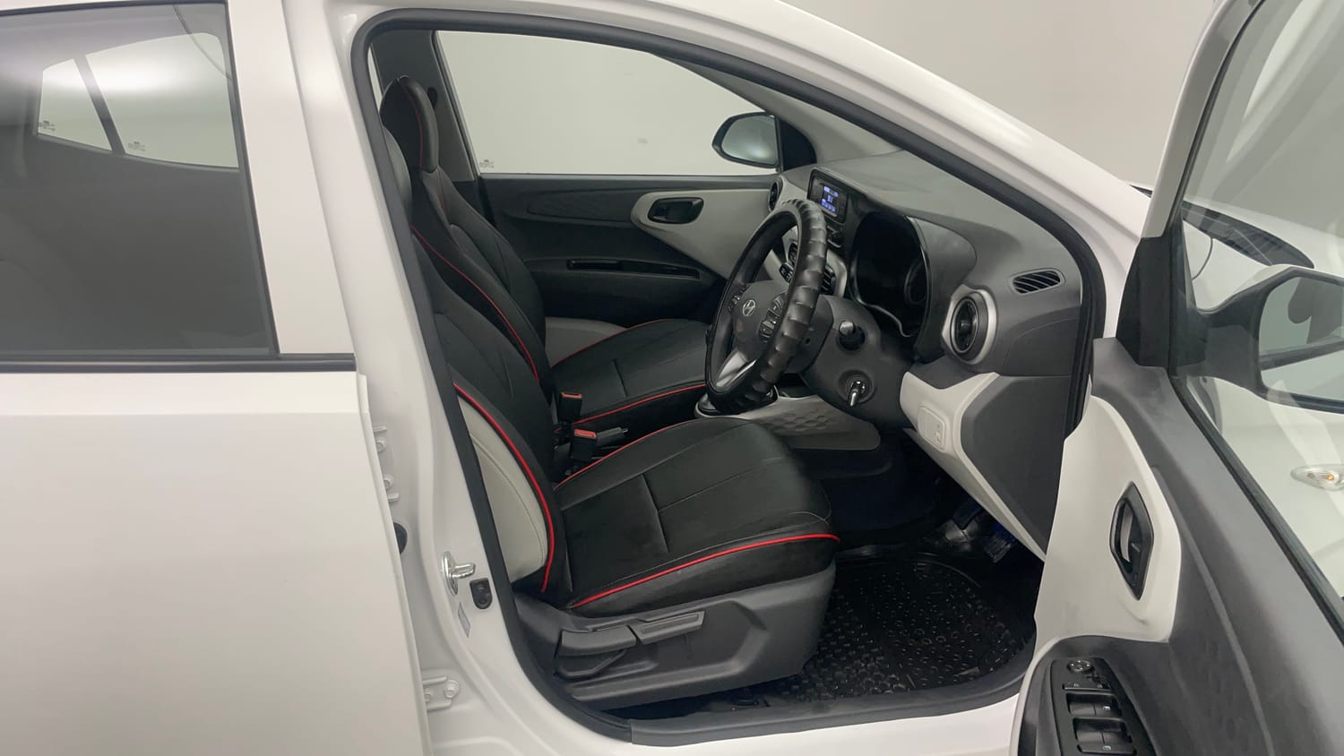 Used 2026 Hyundai Grand i10 Nios Magna 1.2 Kappa Petrol Manual interior RIGHT SIDE FRONT DOOR CABIN VIEW
