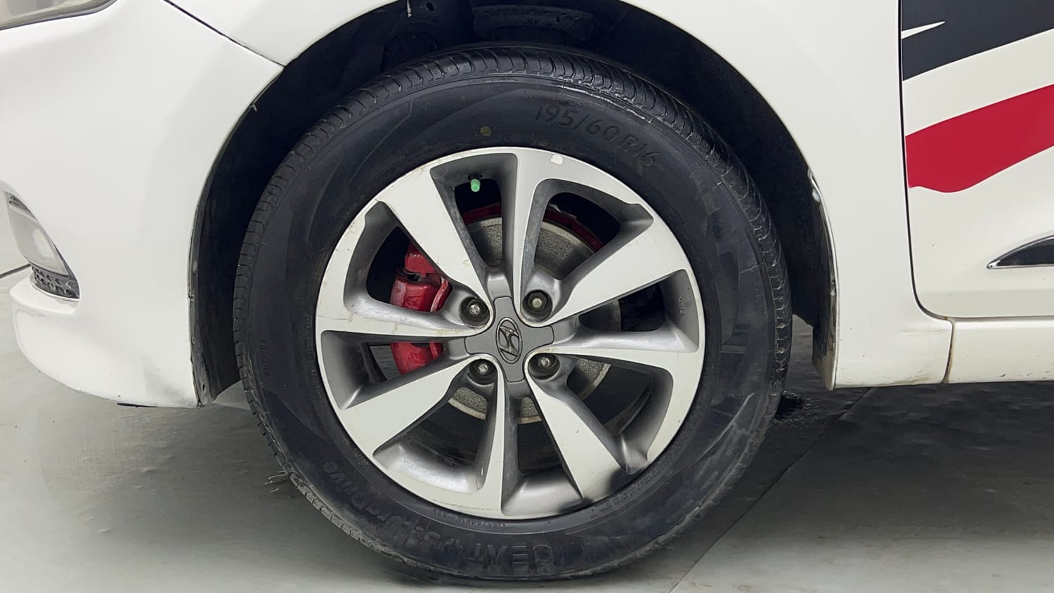 Used 2015 Hyundai Elite i20 Asta 1.2 Petrol Manual tyres LEFT FRONT TYRE RIM VIEW