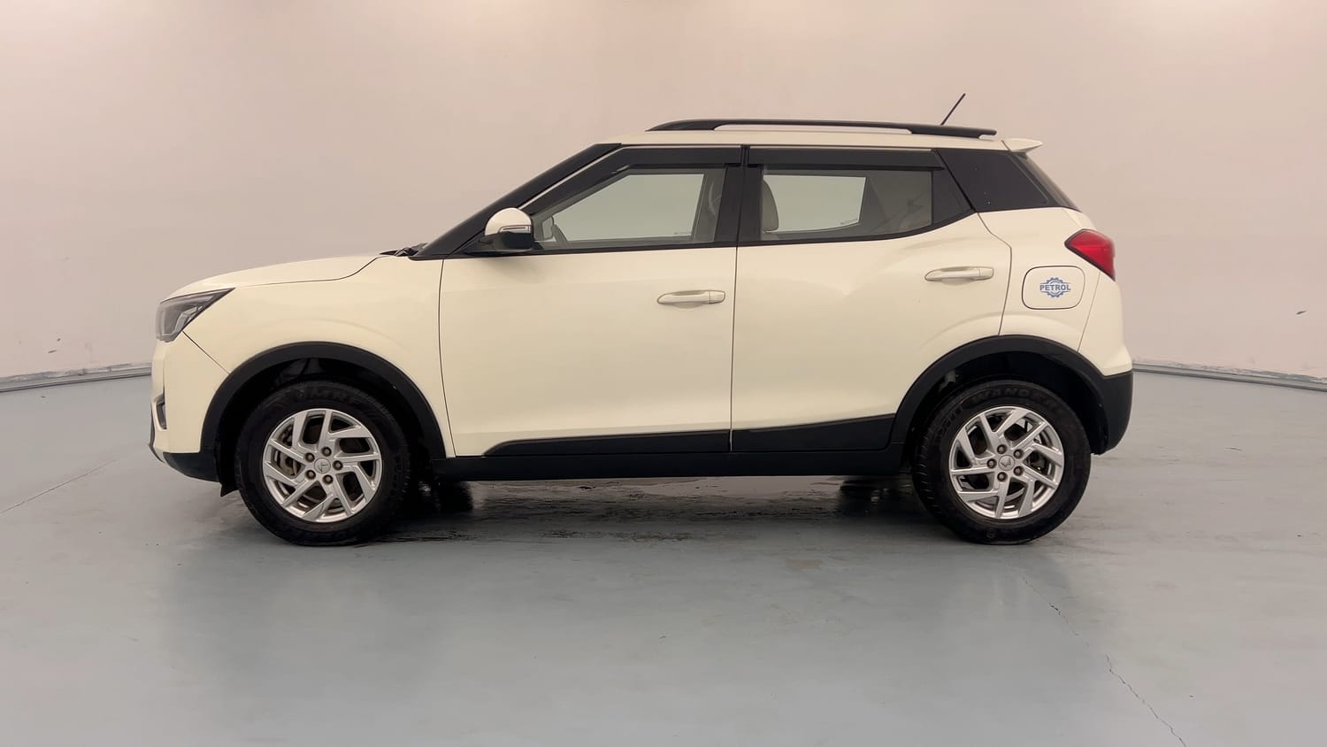 Used 2023 Mahindra XUV 300 W8 1.2 Petrol Petrol Manual exterior LEFT SIDE VIEW
