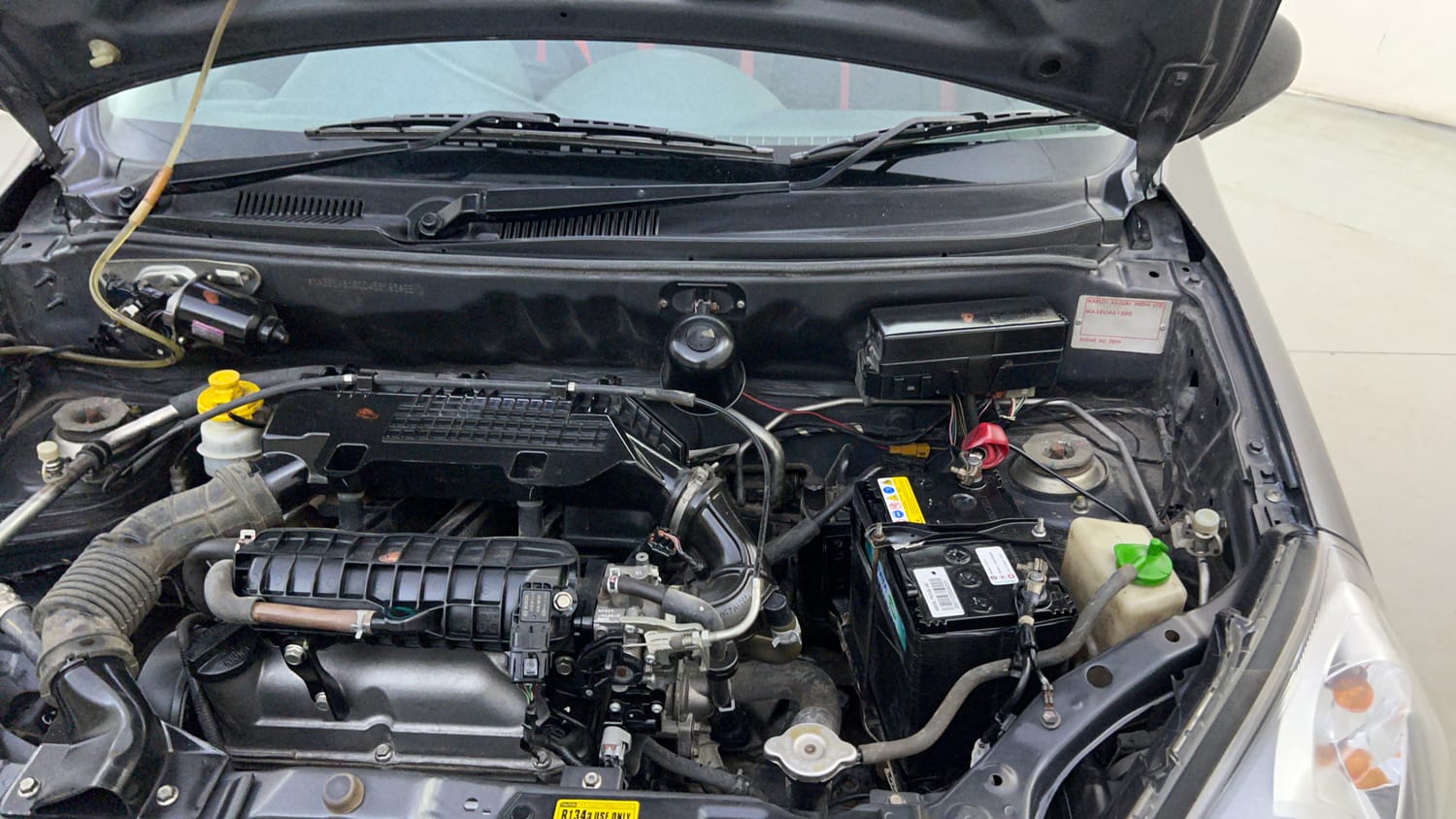 Used 2014 Maruti Suzuki Alto 800 Lxi Petrol Manual engine ENGINE LEFT SIDE HINGE & APRON VIEW