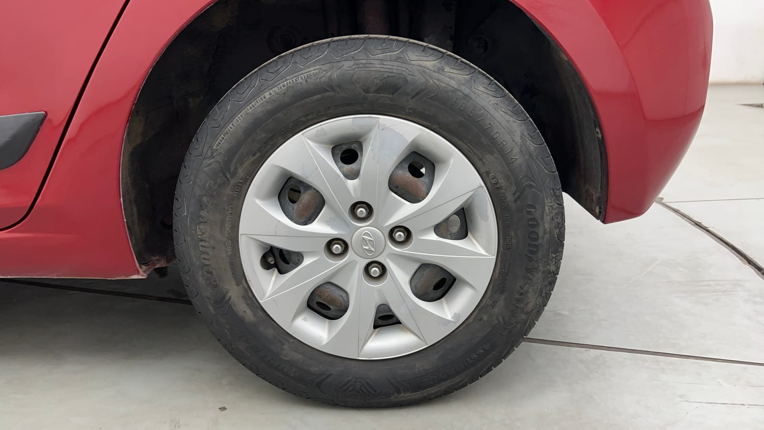 Used 2018 Hyundai Elite i20 Sportz 1.2 Petrol Manual tyres LEFT REAR TYRE RIM VIEW