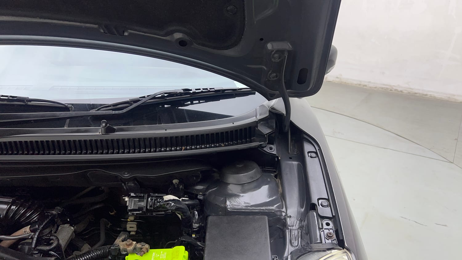 Used 2017 Maruti Suzuki Baleno Delta 1.2 Petrol Manual engine ENGINE LEFT SIDE HINGE & APRON VIEW