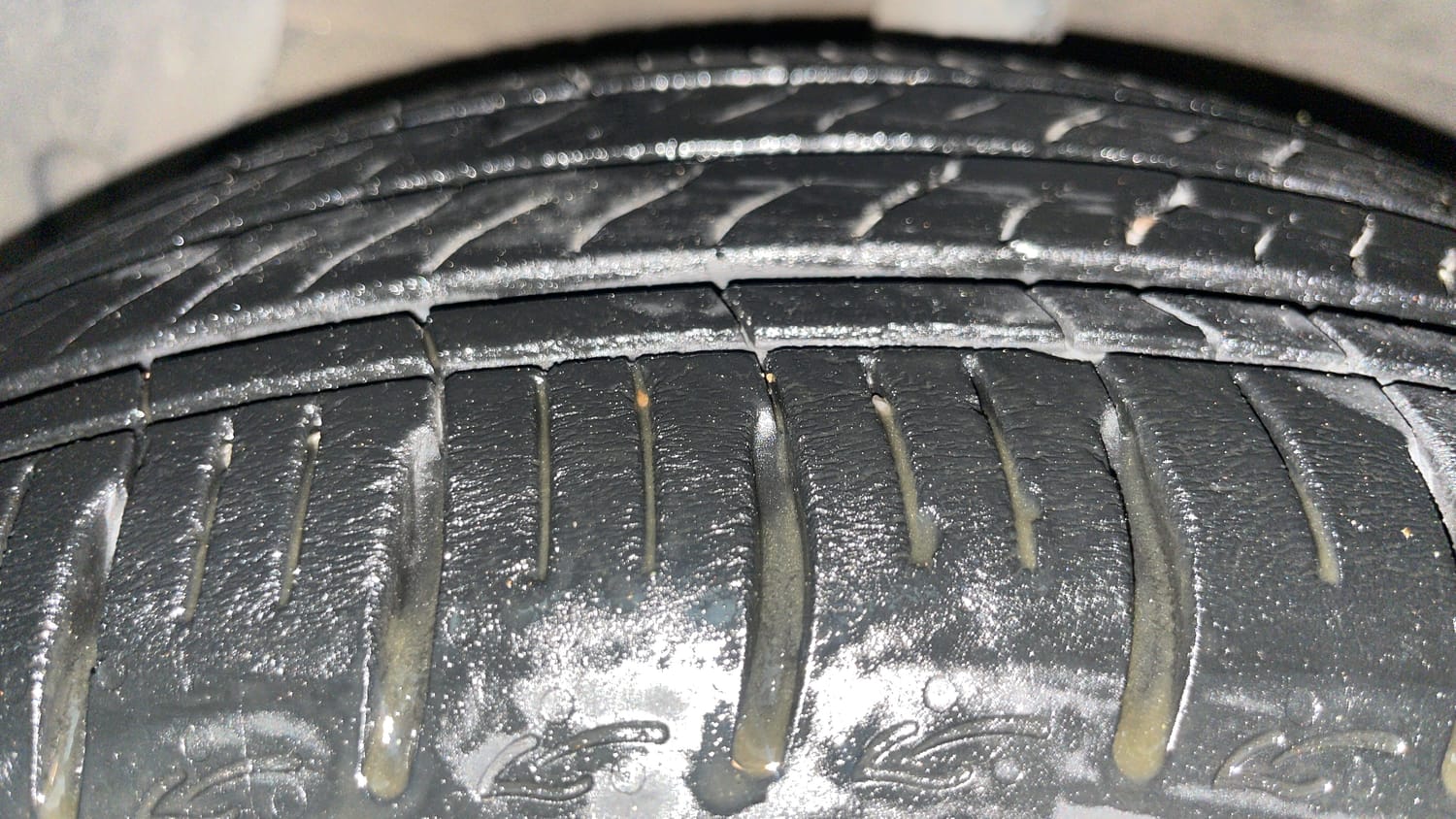 Used 2024 Hyundai Grand i10 Nios Asta 1.2 Kappa AMT Petrol Automatic tyres LEFT FRONT TYRE TREAD VIEW