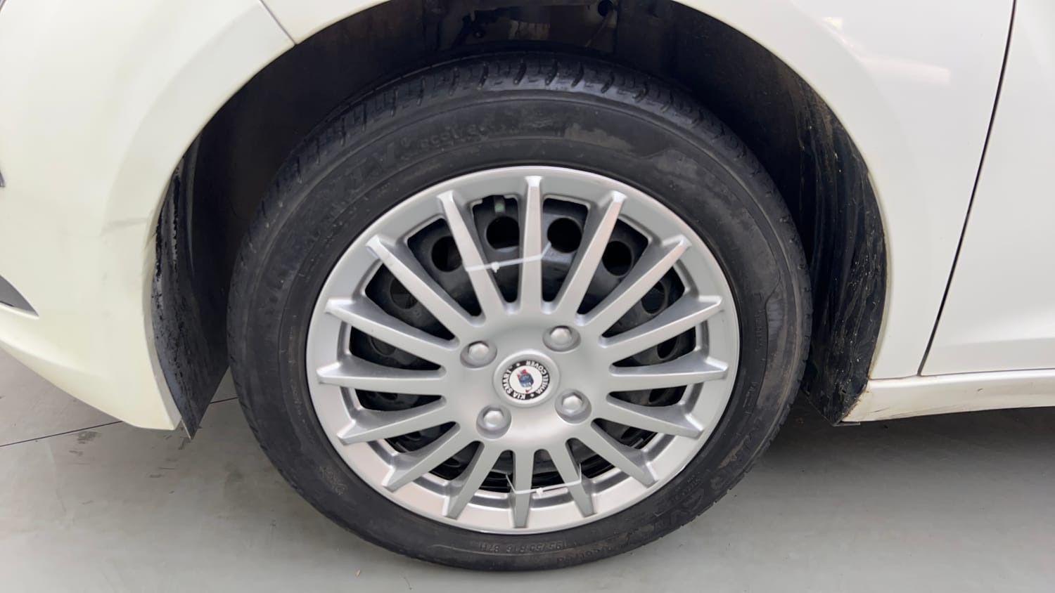 Used 2020 Tata Altroz XT Petrol Petrol Manual tyres LEFT FRONT TYRE RIM VIEW