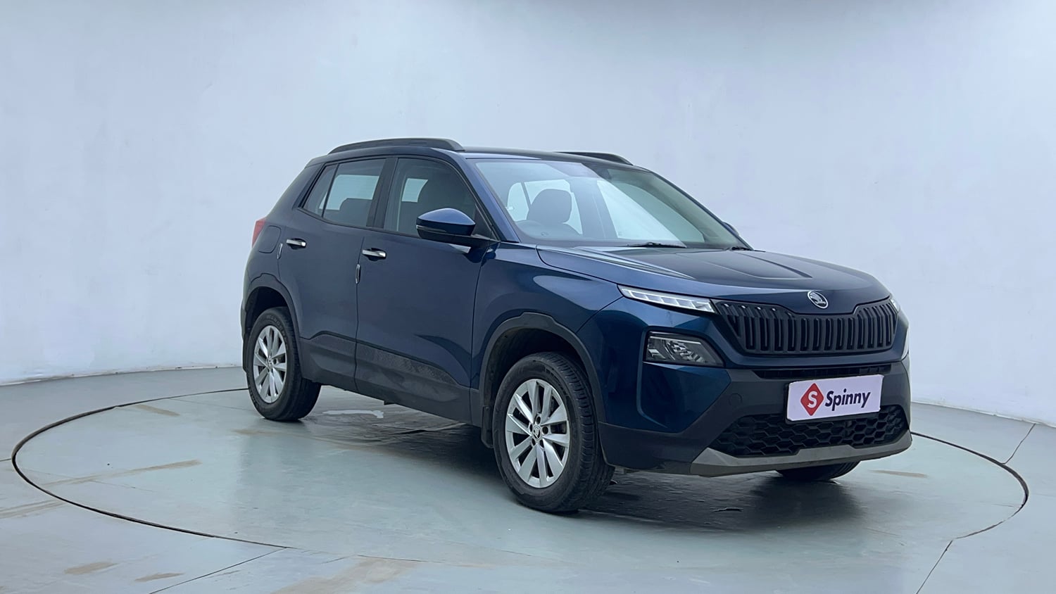 Used 2025 Skoda Kylaq Signature Plus 1.0 TSI MT (Lava Blue) Petrol Manual exterior RIGHT FRONT CORNER VIEW