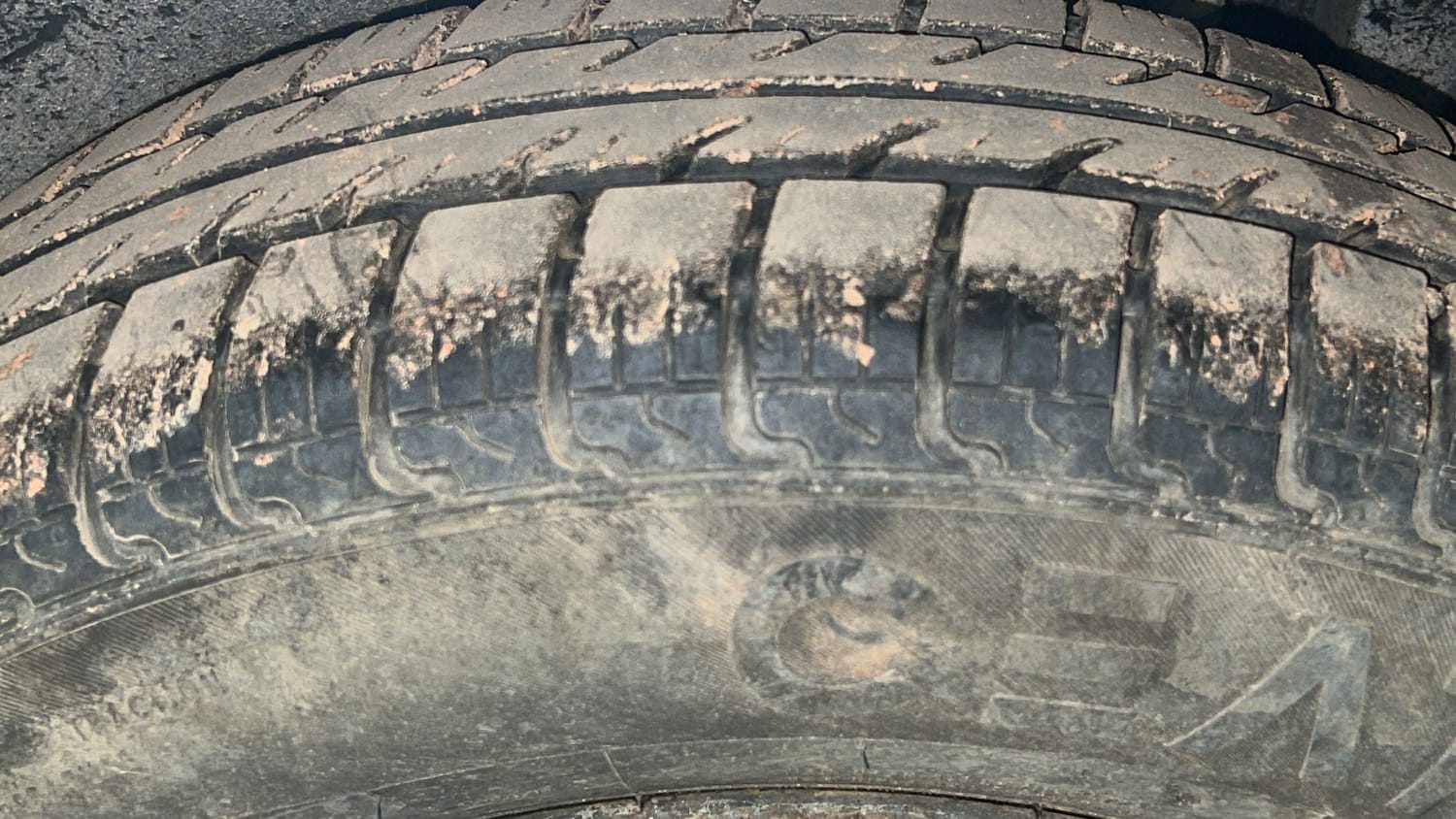 Used 2013 Maruti Suzuki Swift VXi Petrol Manual tyres LEFT REAR TYRE TREAD VIEW