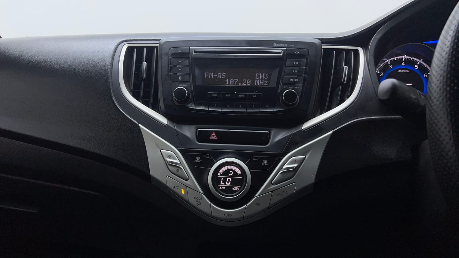 Used 2018 Maruti Suzuki Baleno Delta 1.2 Petrol Manual top_features Integrated (in-dash) music system