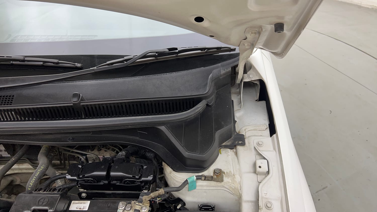 Used 2023 Hyundai i20 Asta (O) 1.2 IVT Petrol Automatic engine ENGINE LEFT SIDE HINGE & APRON VIEW