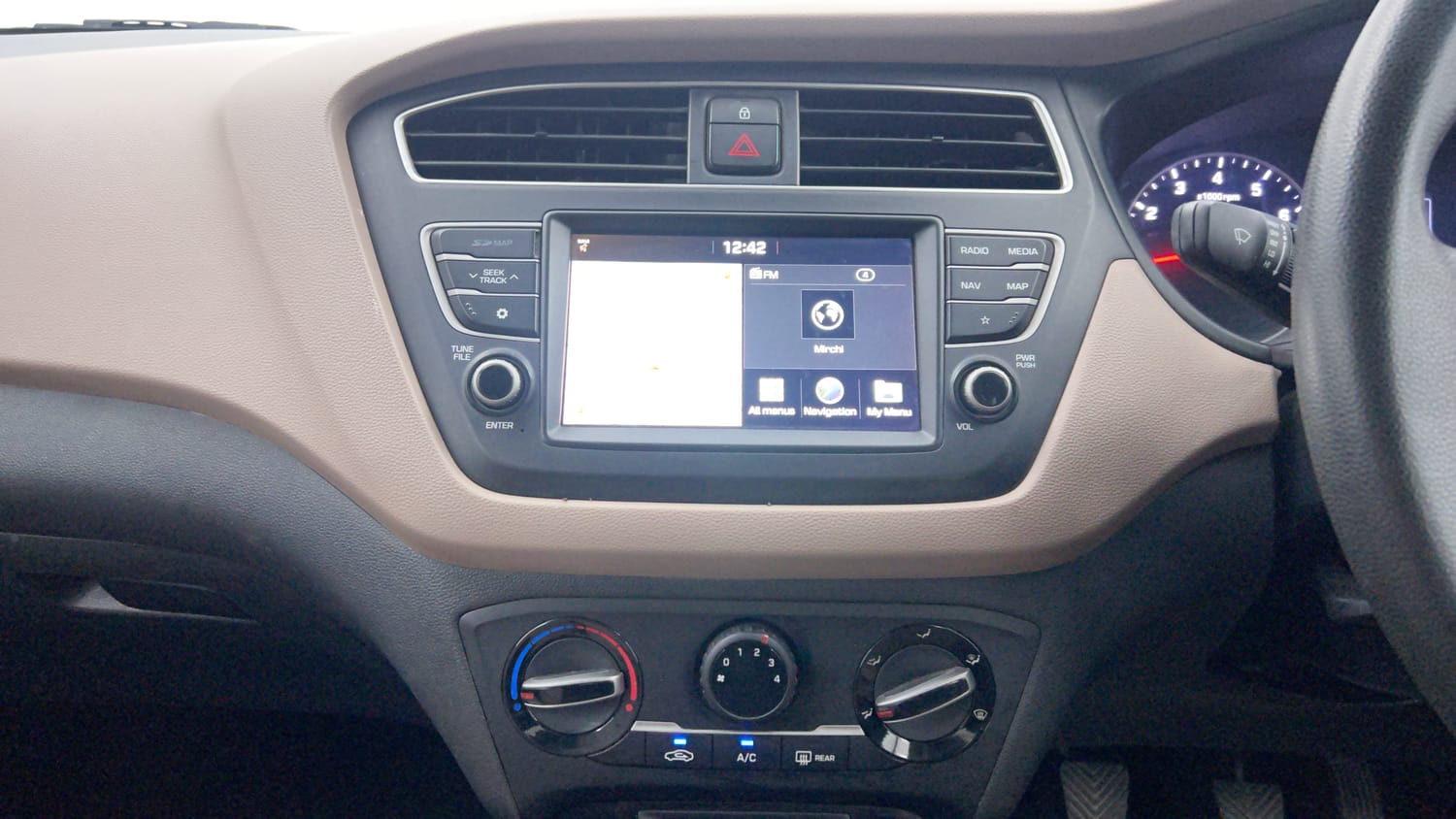Used 2019 Hyundai Elite i20 Sportz 1.2 Petrol Manual interior MUSIC SYSTEM & AC CONTROL VIEW