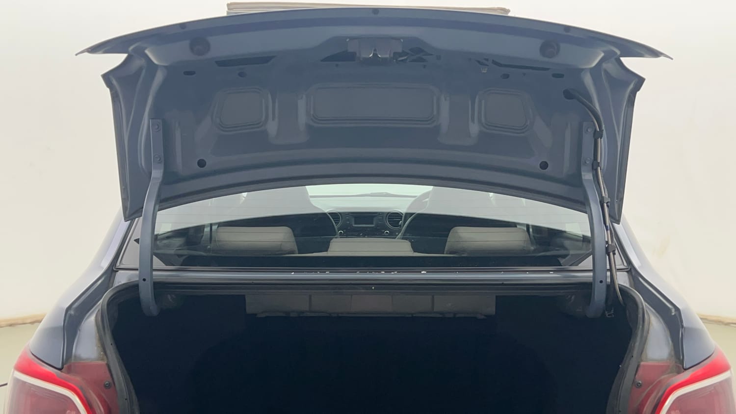 Used 2015 Hyundai Xcent S 1.2 Petrol Manual interior DICKY DOOR OPEN VIEW