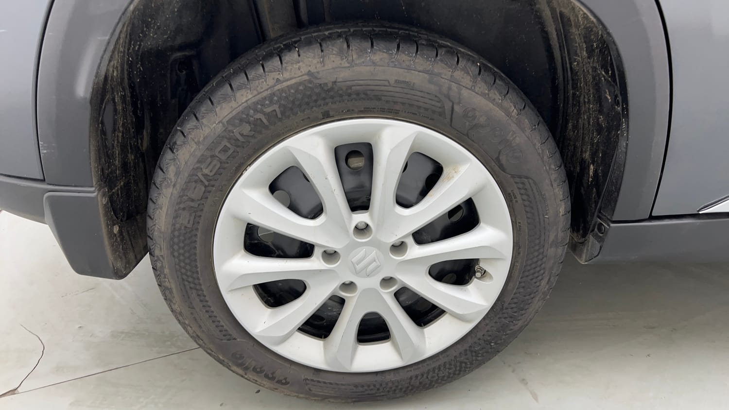 Used 2025 Maruti Suzuki Grand Vitara Delta Smart Hybrid Petrol Manual tyres RIGHT REAR TYRE RIM VIEW