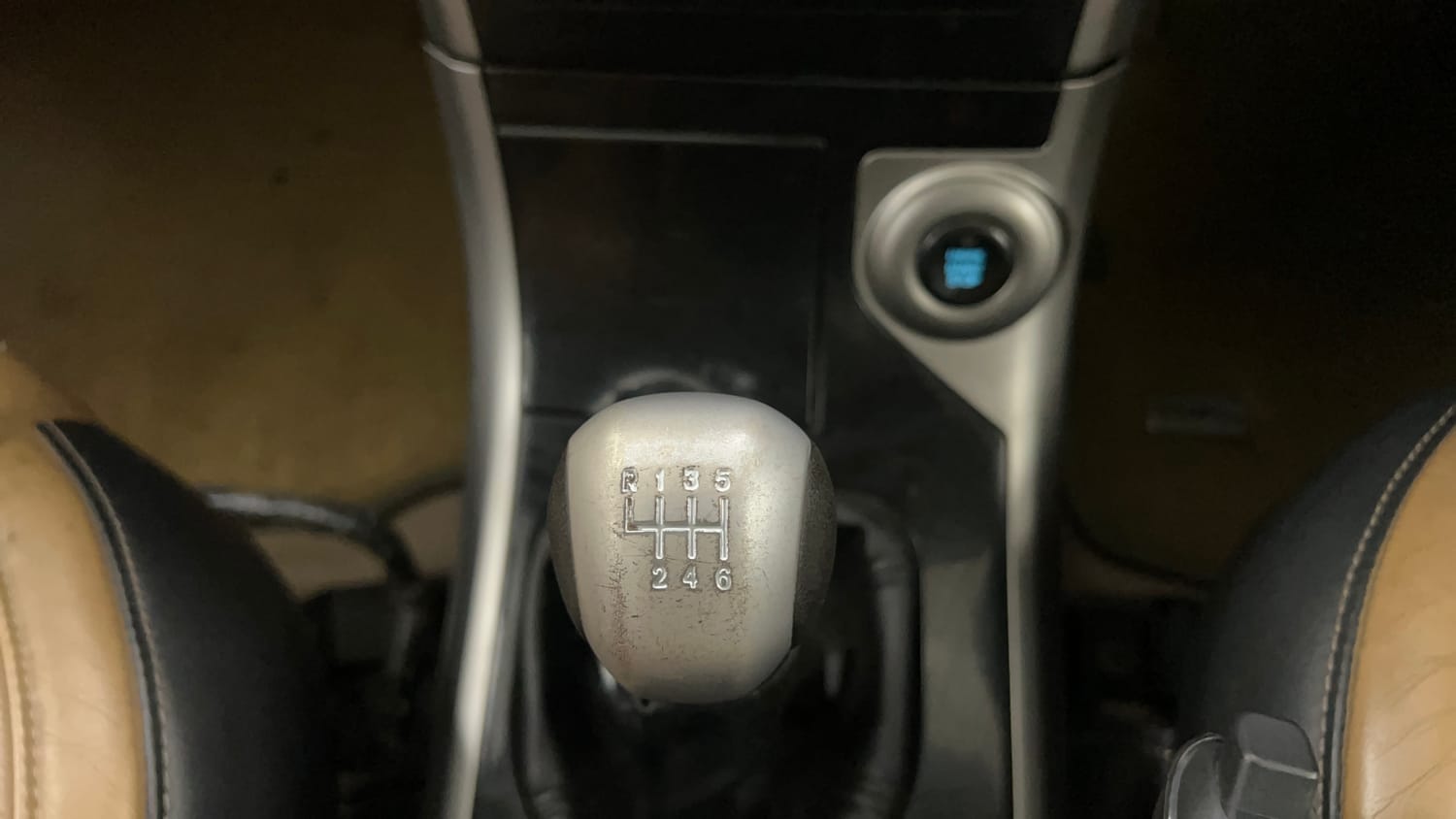 Used 2018 Mahindra XUV500 W11 Diesel Manual interior GEAR  KNOB VIEW