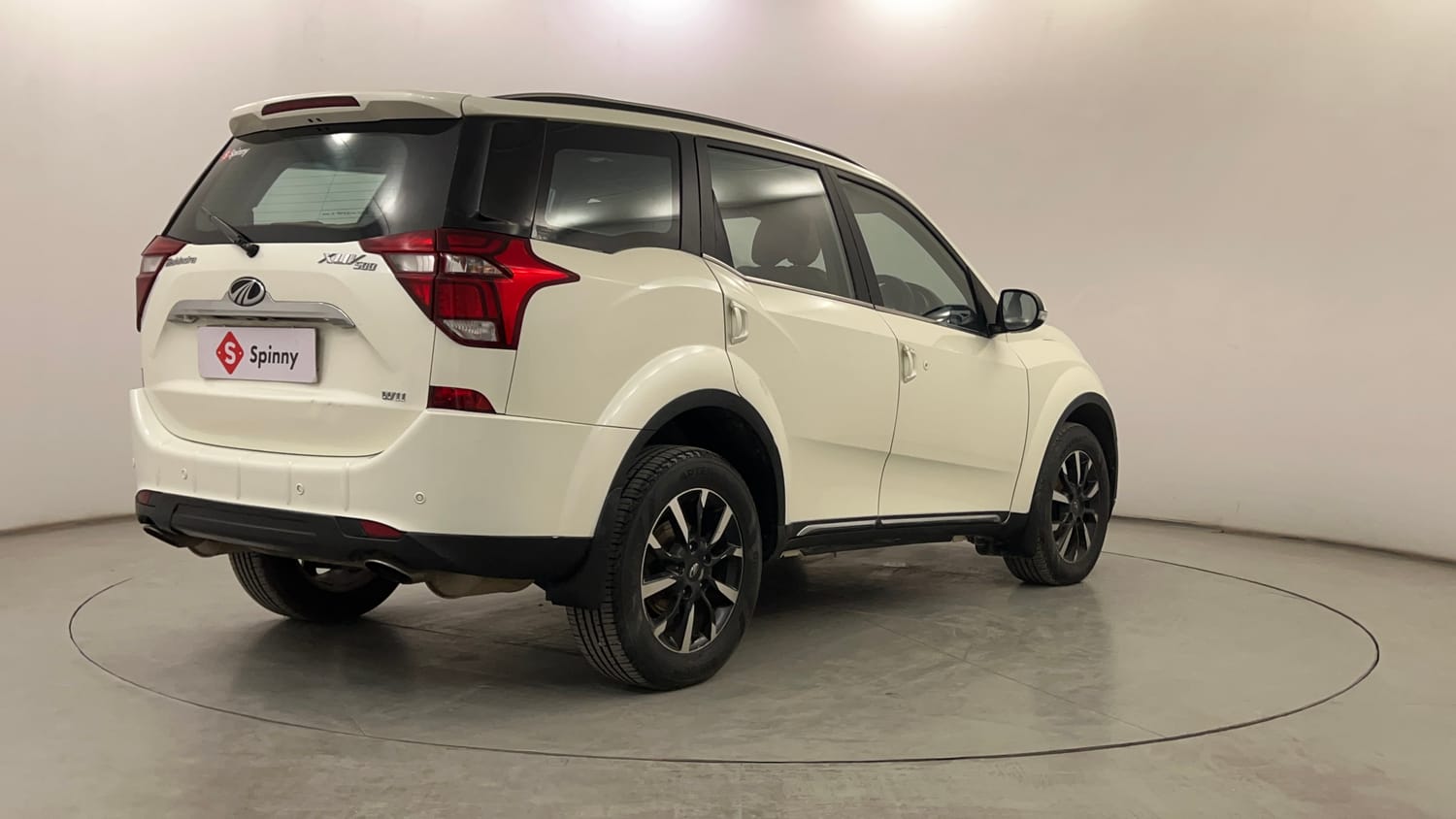 Used 2018 Mahindra XUV500 W11 Diesel Manual exterior RIGHT REAR CORNER VIEW