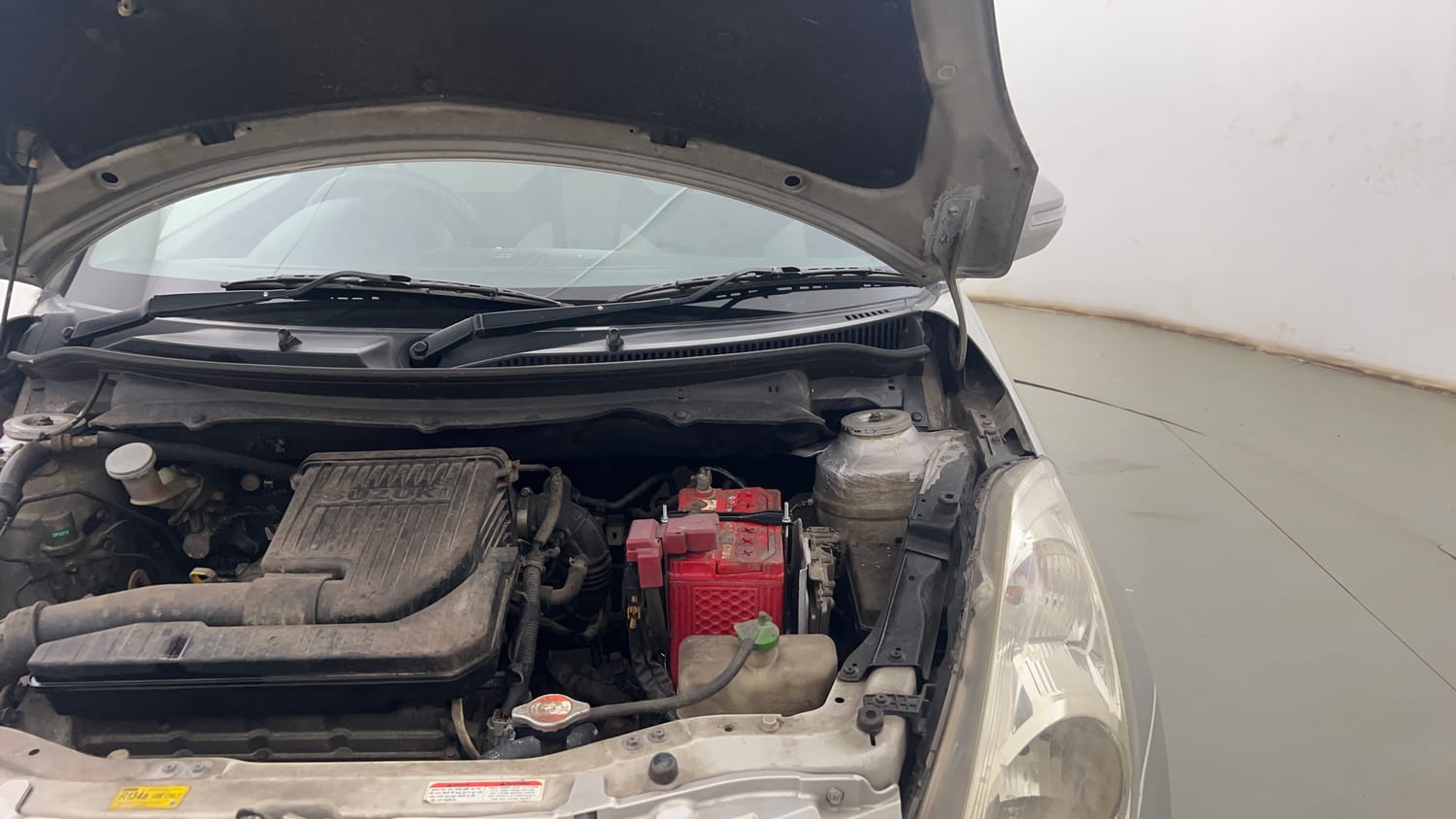 Used 2013 Maruti Suzuki Swift VXi Petrol Manual engine ENGINE LEFT SIDE HINGE & APRON VIEW