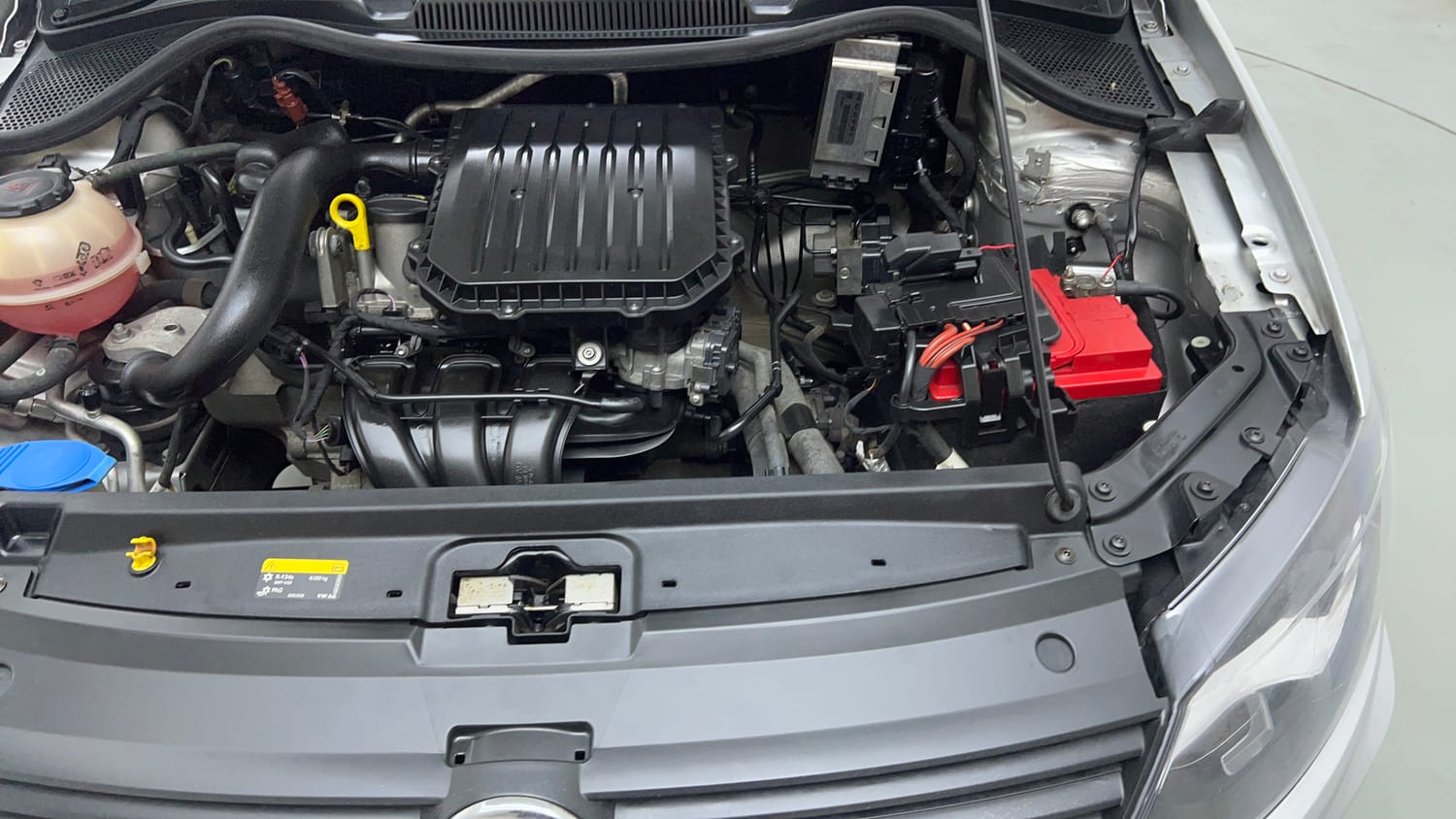 Used 2018 Volkswagen Ameo Trendline 1.0L (P) Petrol Manual engine ENGINE LEFT SIDE VIEW