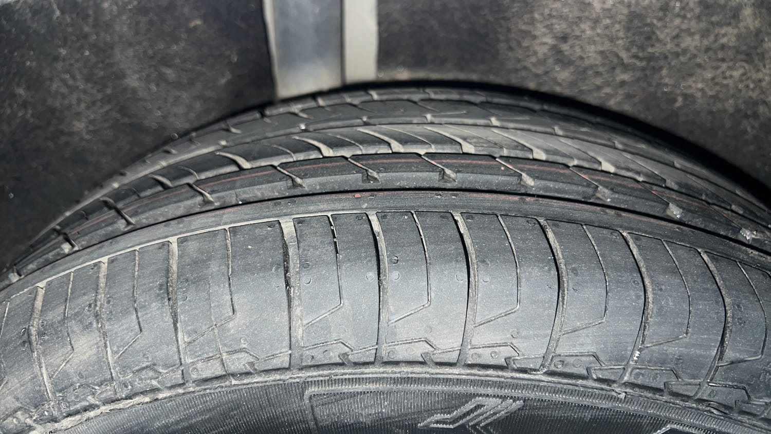 Used 2016 Ford EcoSport Titanium 1.5L Ti-VCT AT Petrol Automatic tyres RIGHT REAR TYRE TREAD VIEW