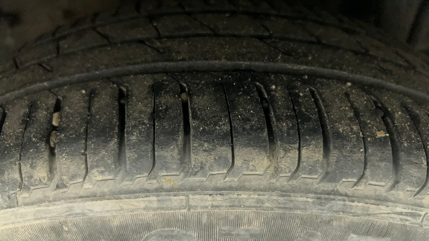 Used 2020 Tata Tiago Revotron XZ Plus Petrol Manual tyres LEFT REAR TYRE TREAD VIEW