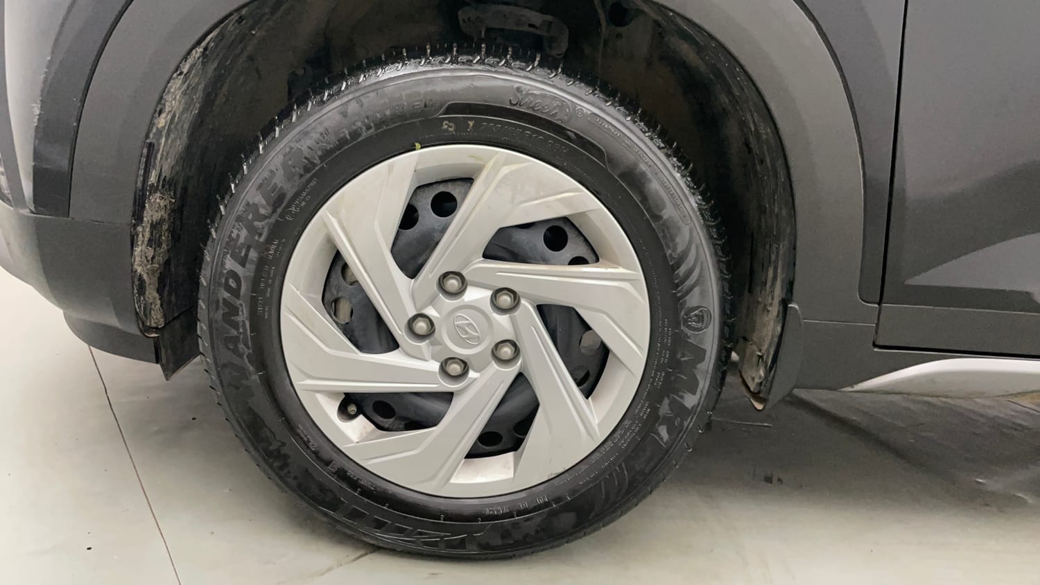 Used 2024 Hyundai Creta 1.5 MPi Petrol MT EX Petrol Manual tyres LEFT FRONT TYRE RIM VIEW
