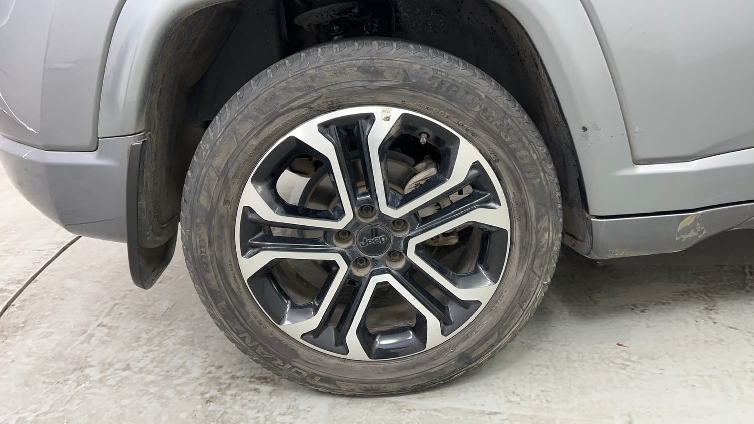 Used 2022 Jeep Compass Model S (O) 1.4 Petrol DCT Petrol Automatic tyres RIGHT REAR TYRE RIM VIEW
