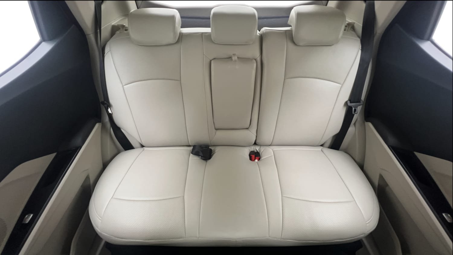 Used 2022 Mahindra XUV 300 W8 (O) 1.2 Petrol AMT Petrol Automatic interior REAR SEAT CONDITION VIEW