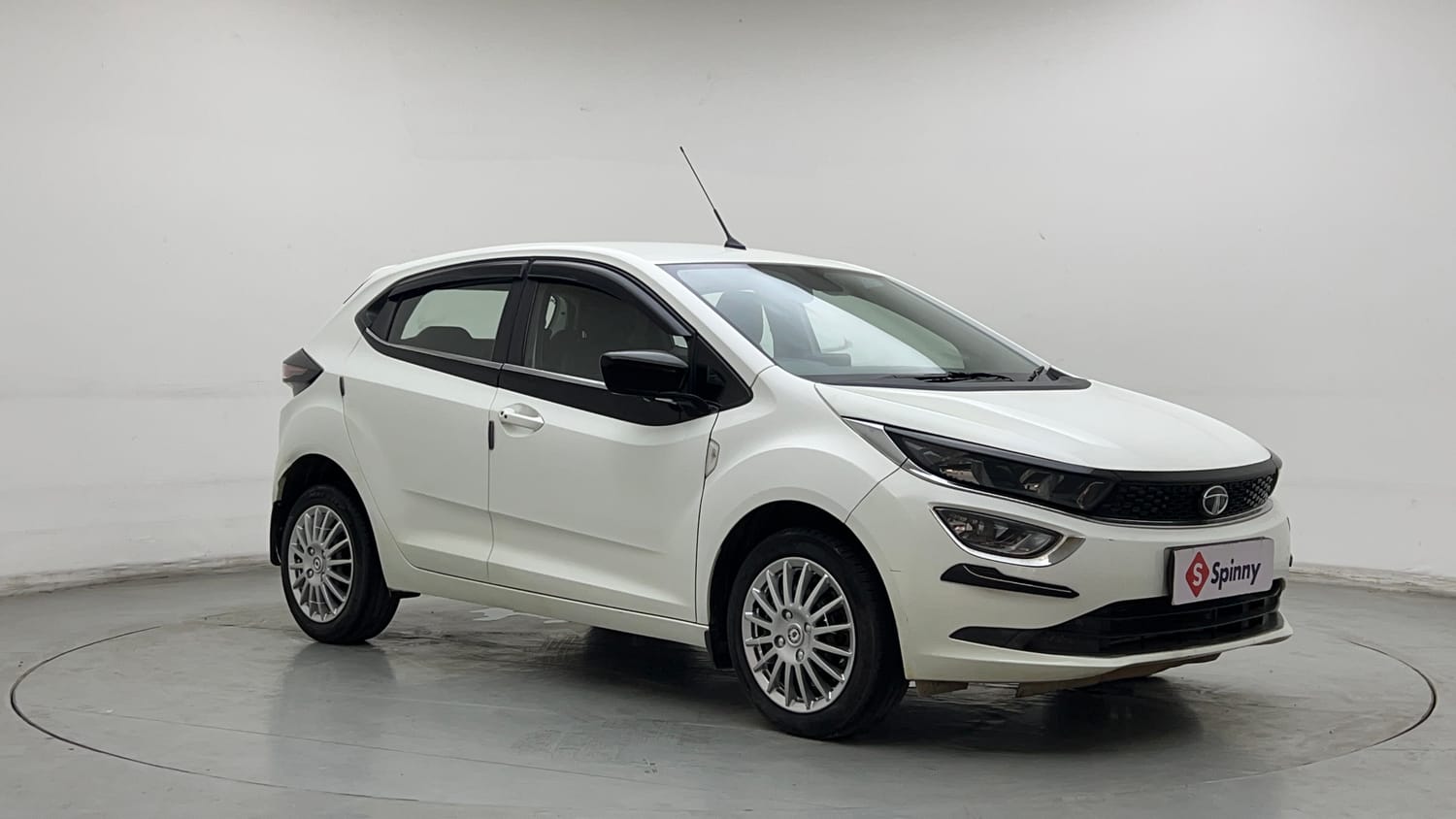 Used 2020 Tata Altroz XT Petrol Petrol Manual exterior RIGHT FRONT CORNER VIEW