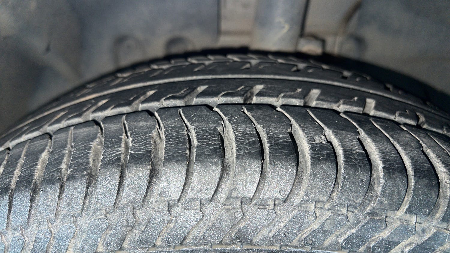 Used 2016 Ford EcoSport Titanium 1.5L Ti-VCT AT Petrol Automatic tyres LEFT FRONT TYRE TREAD VIEW