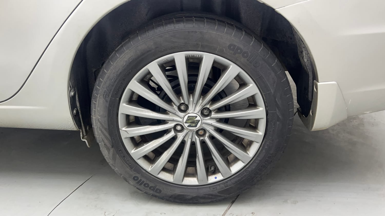 Used 2015 Maruti Suzuki Ciaz ZXI+ Petrol Manual tyres LEFT REAR TYRE RIM VIEW