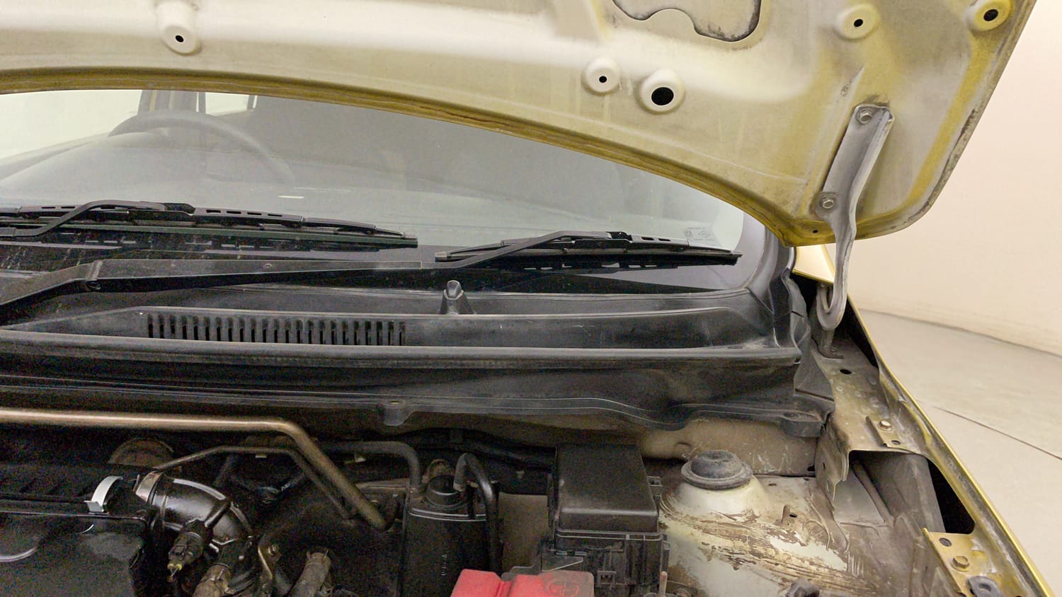 Used 2014 Maruti Suzuki Celerio VXi AMT Petrol Automatic engine ENGINE LEFT SIDE HINGE & APRON VIEW