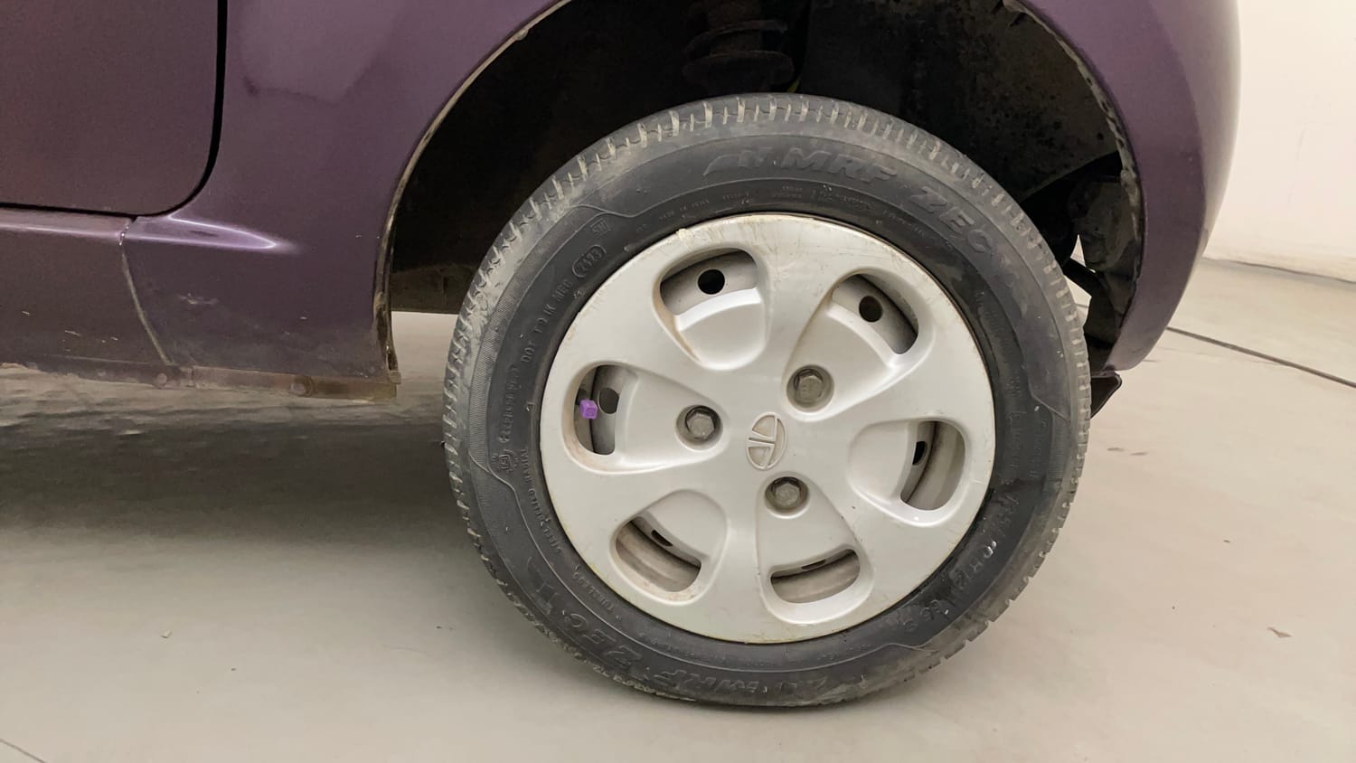 Used 2015 Tata Nano Twist XT Petrol Manual tyres RIGHT FRONT TYRE RIM VIEW