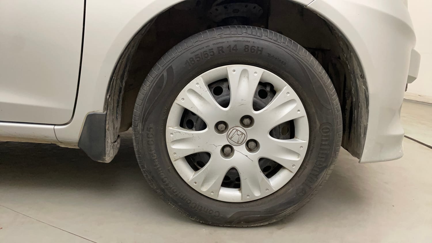 Used 2014 Honda Amaze 1.2 S AT i-VTEC Petrol Automatic tyres RIGHT FRONT TYRE RIM VIEW