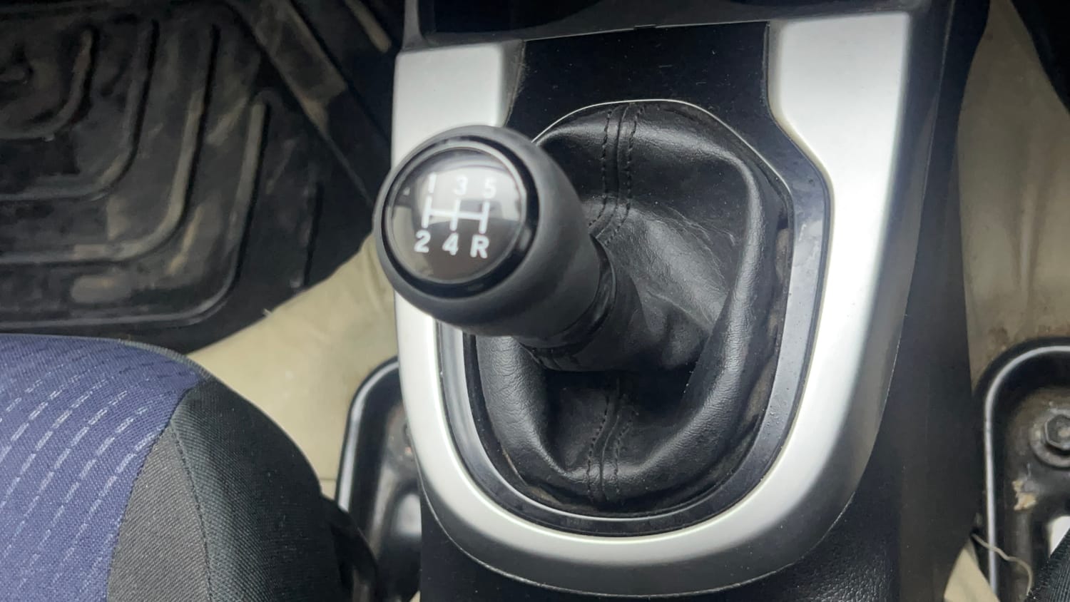 Used 2019 Honda WR-V S MT Petrol Petrol Manual interior GEAR  KNOB VIEW