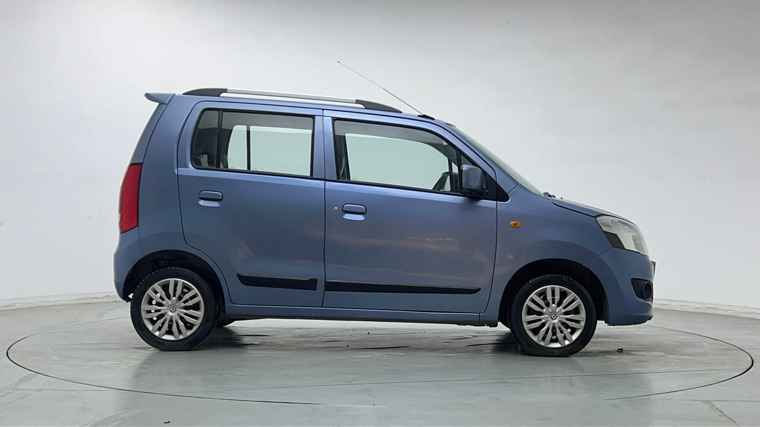 Used 2018 Maruti Suzuki Wagon R VXI Petrol Manual exterior RIGHT SIDE VIEW