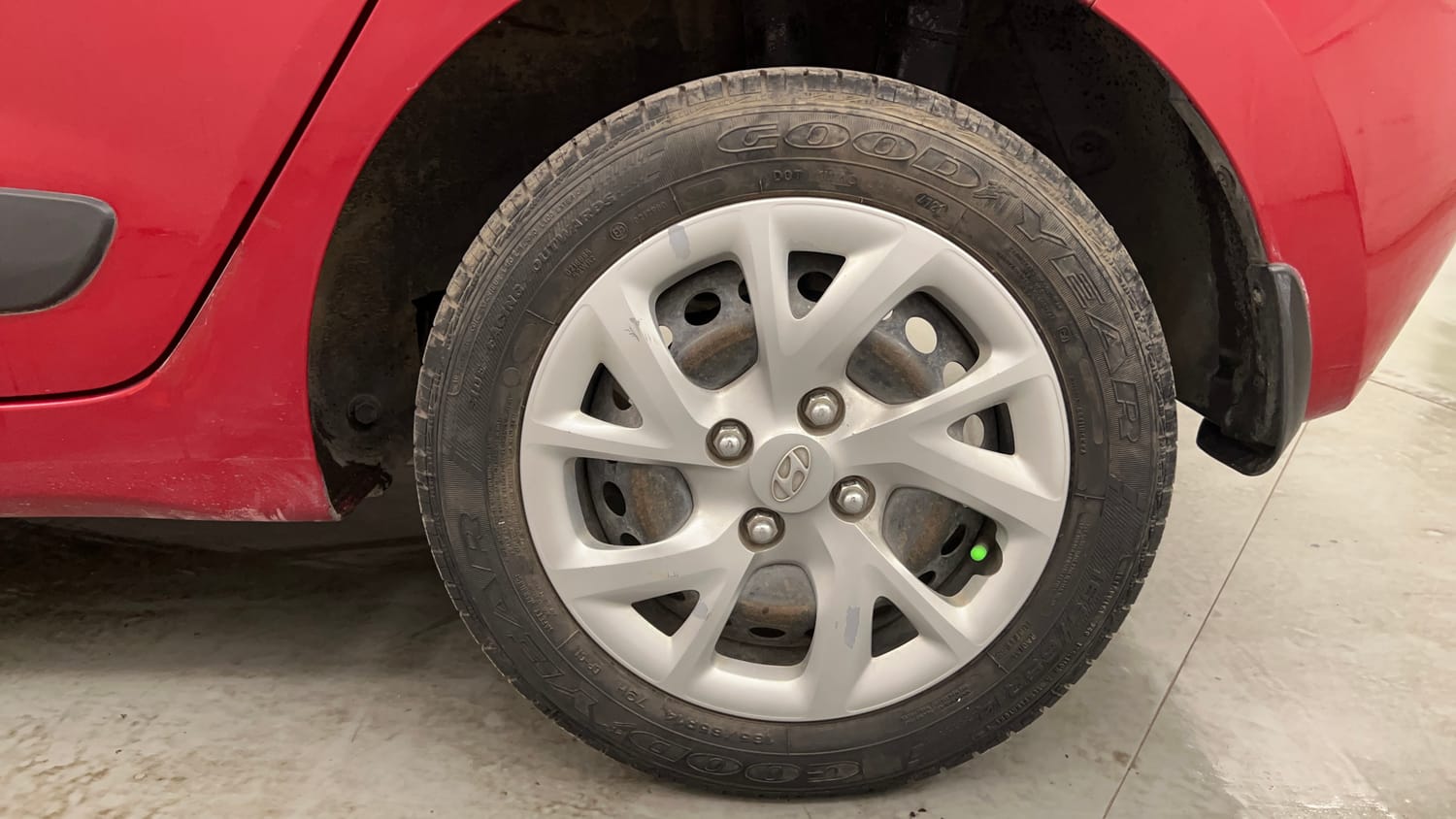 Used 2017 Hyundai Grand i10 Sportz (O) 1.2 Kappa VTVT Petrol Manual tyres LEFT REAR TYRE RIM VIEW