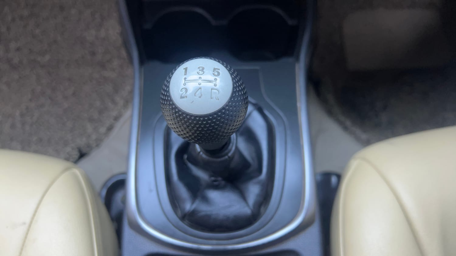 Used 2015 Honda City V Petrol Manual interior GEAR  KNOB VIEW