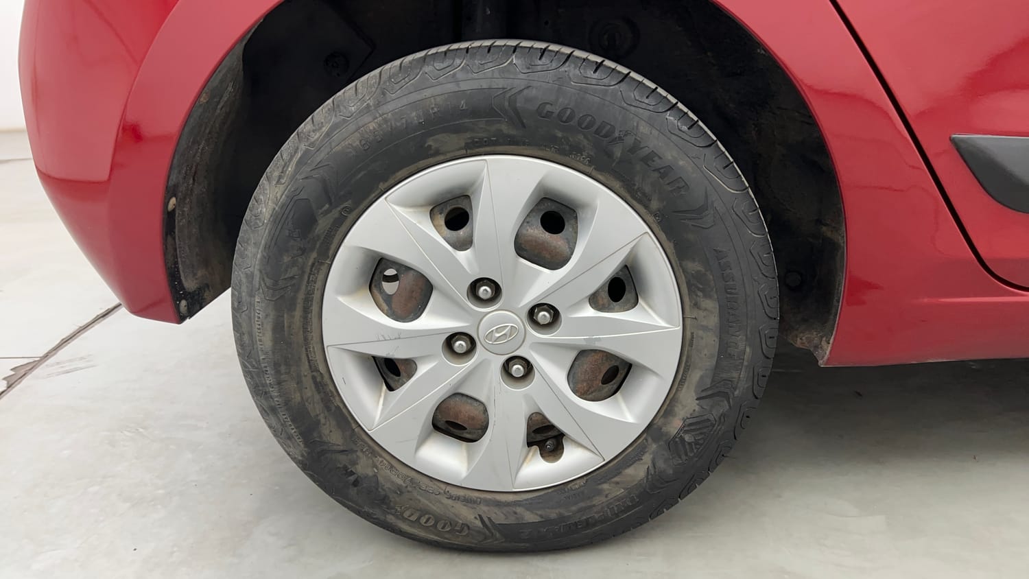 Used 2018 Hyundai Elite i20 Sportz 1.2 Petrol Manual tyres RIGHT REAR TYRE RIM VIEW