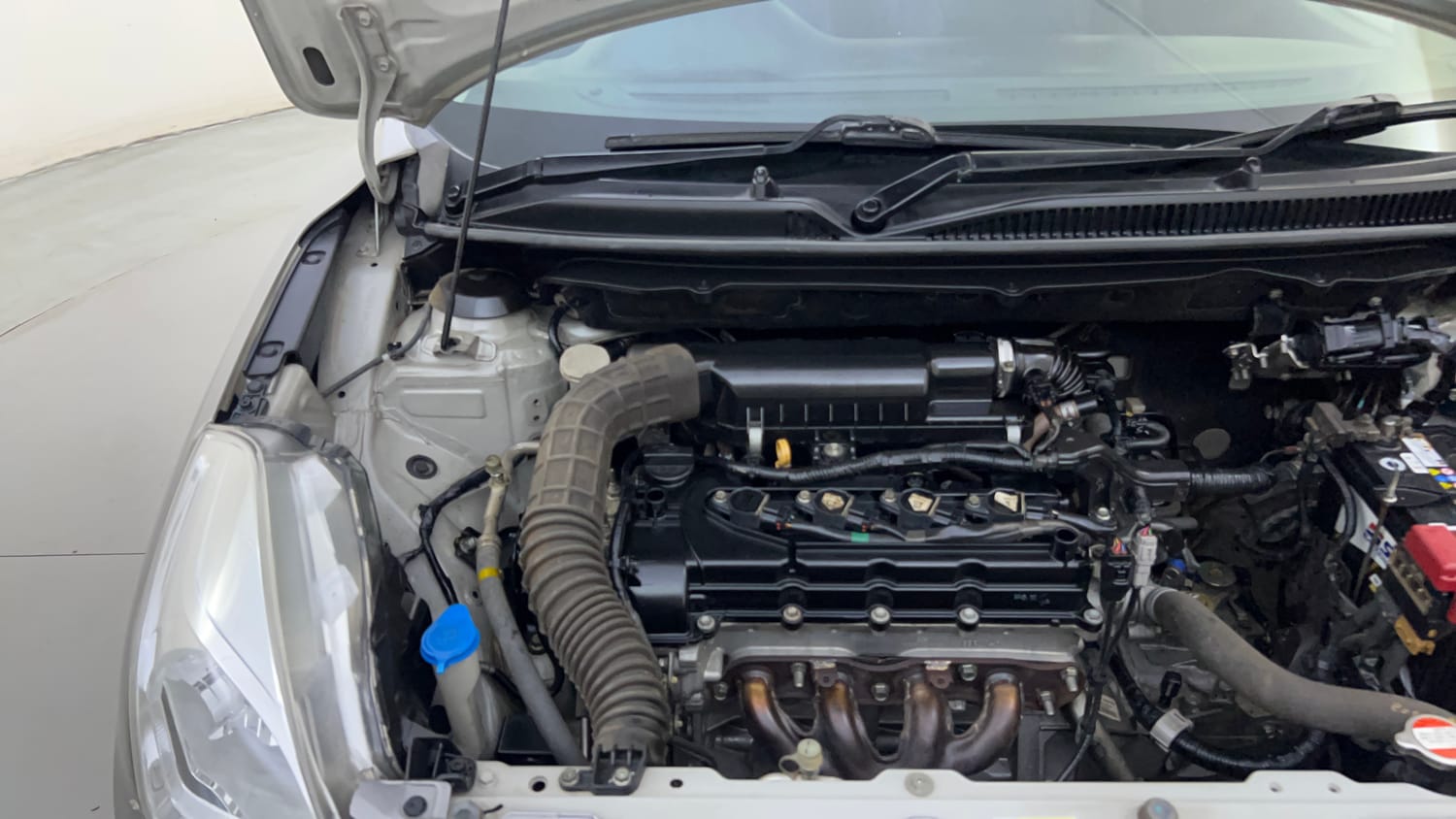 Used 2019 Maruti Suzuki Baleno Delta 1.2 Petrol Manual engine ENGINE RIGHT SIDE HINGE & APRON VIEW