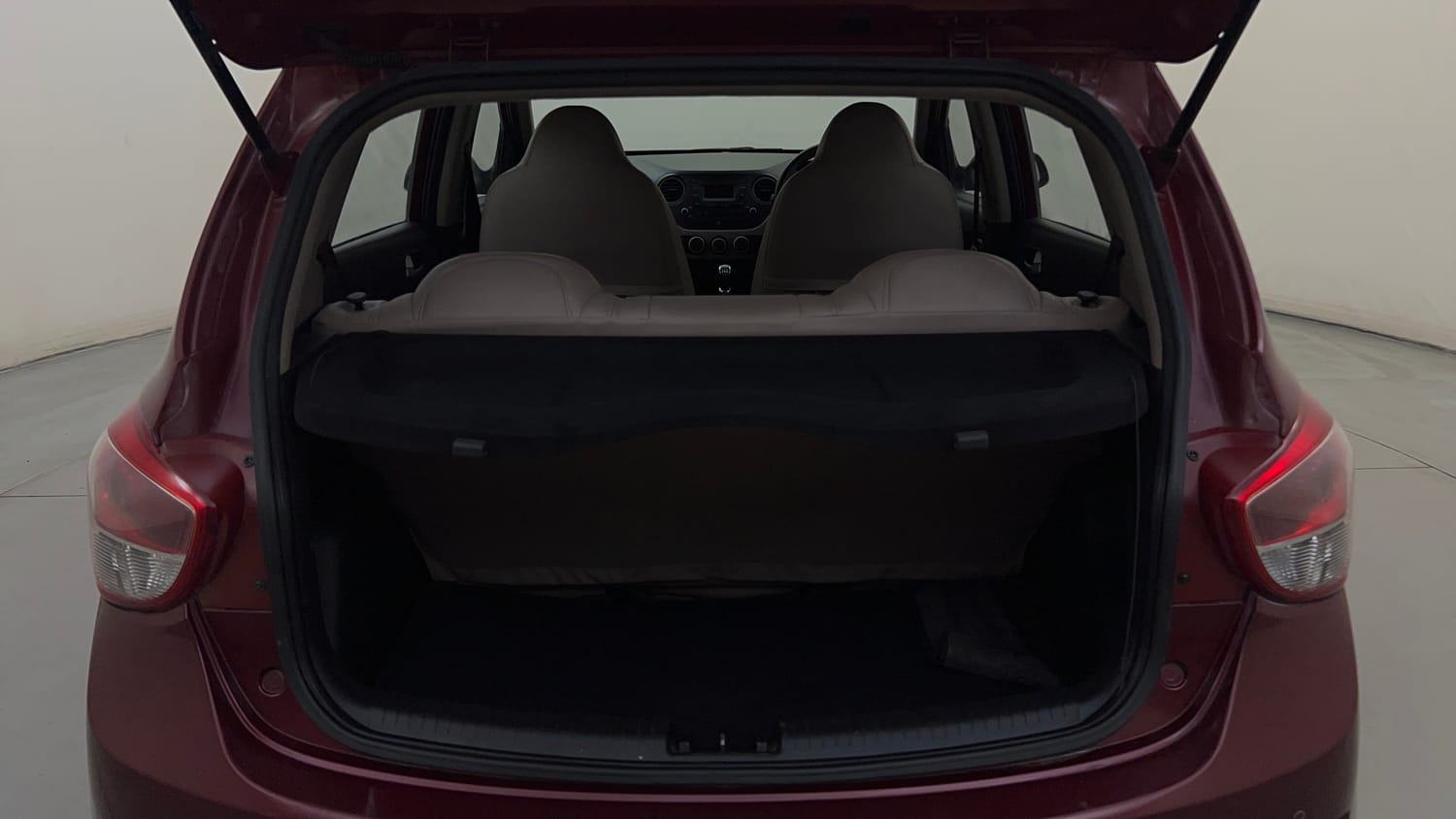 Used 2016 Hyundai Grand i10 Sportz 1.2 Kappa VTVT Petrol Manual interior DICKY INSIDE VIEW